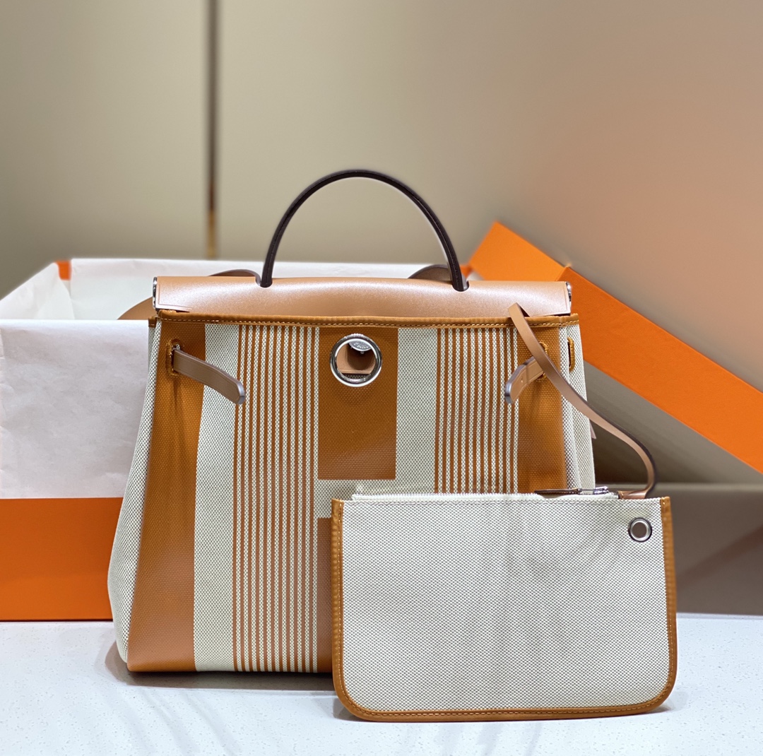 Burberry Classic Handcrafted Luxury Leather Shoulder Bag Ref 3