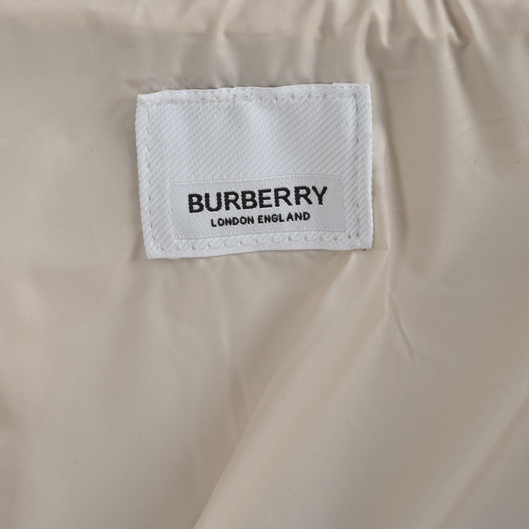 Burberry/巴宝莉 22Fw刺绣小标立领连帽羽绒服