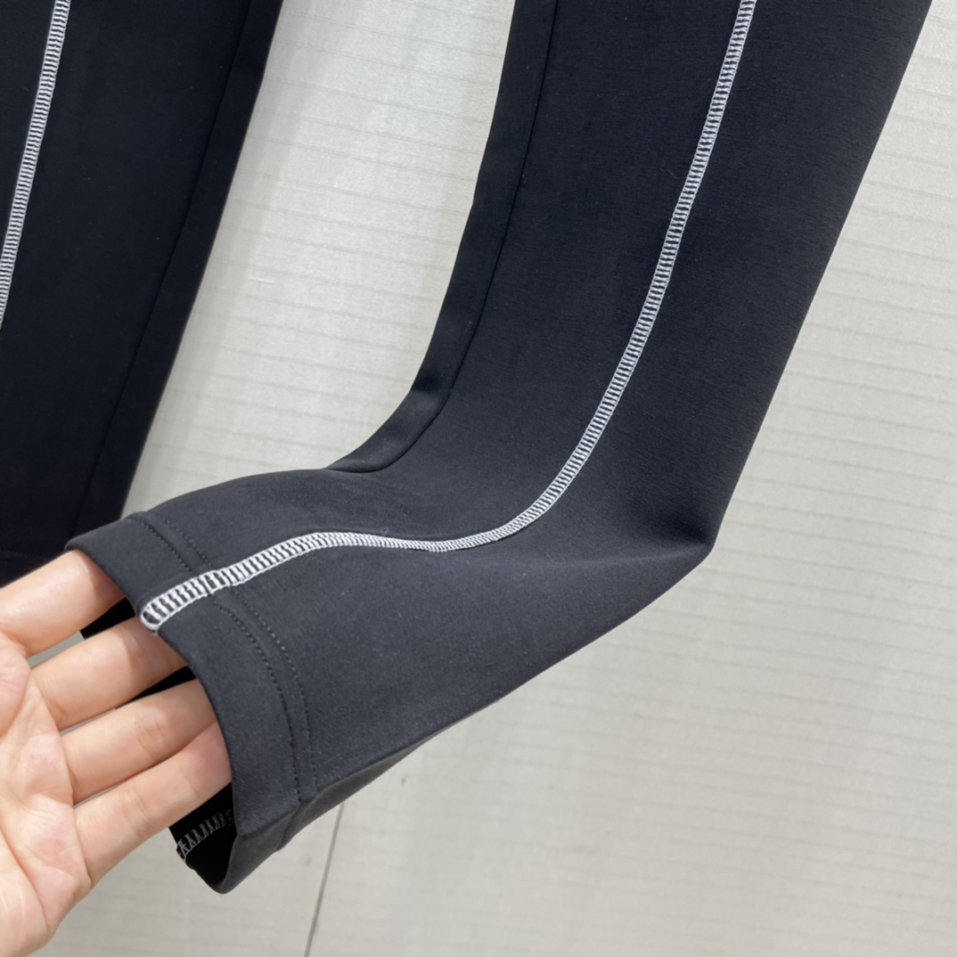 2022FENDI *22早秋新品!运动风时髦精套装!