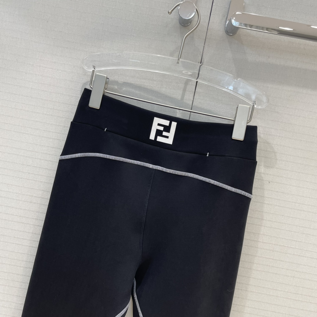 2022FENDI *22早秋新品!运动风时髦精套装!