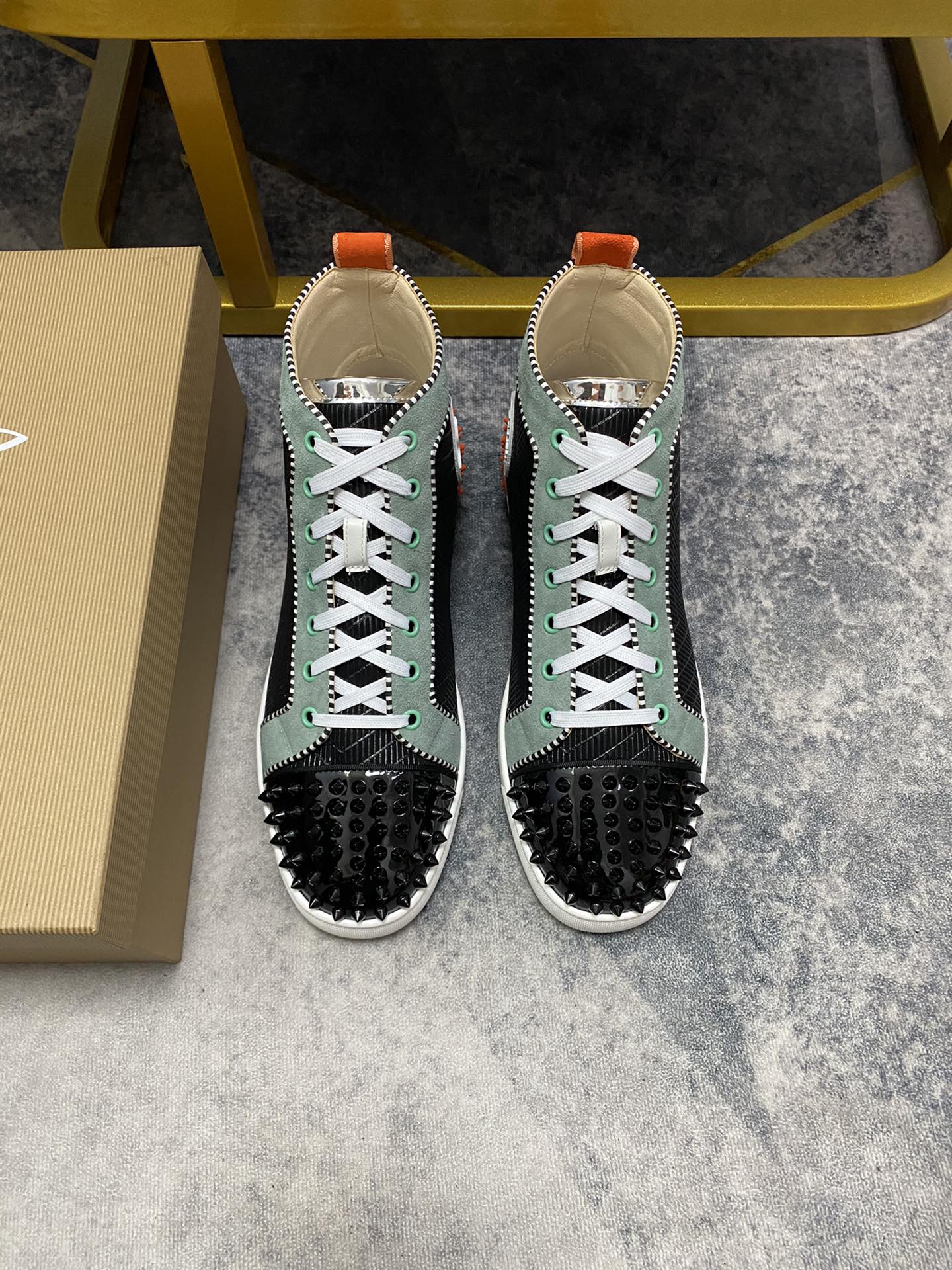 NO:588564,Customized model (couple model). Christian louboutin (CL red sole shoes) counter hot diamond series, casual sneakers for couples, exclusive hot model release event, latex foot pads, finished outsole sewing line [satisfied] female 35-40# male 38#-46, global supply [top version] original imported cowhide upper, top original leather lining, original molded tpu outsole, original 1:1 detail processing, original shoe last,,,christian  louboutin,cowhide19860909定做款 (情侣款).christian louboutin（CL红底鞋）专柜烫钻系列,情侣休闲板鞋  独家热款发布活动乳胶垫脚成品大底车线[得意]女35-40#男38#-46,全球供货【顶级版】原版进口牛皮鞋面,顶级原版皮内里,原版开模tpu大底,原版1:1细节处理,原版鞋楦,,,christian louboutin,cowhide,Men's shoes