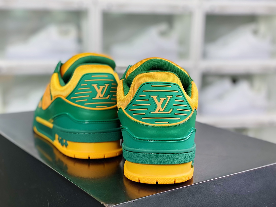 Virgil Abloh personally designed the century-old luxury brand LV Louis Vuitton Trainer Sneaker Low sports series low-top basketball shoes in Paris, France