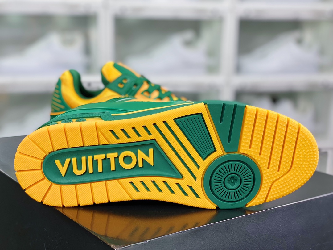 Virgil Abloh personally designed the century-old luxury brand LV Louis Vuitton Trainer Sneaker Low sports series low-top basketball shoes in Paris, France