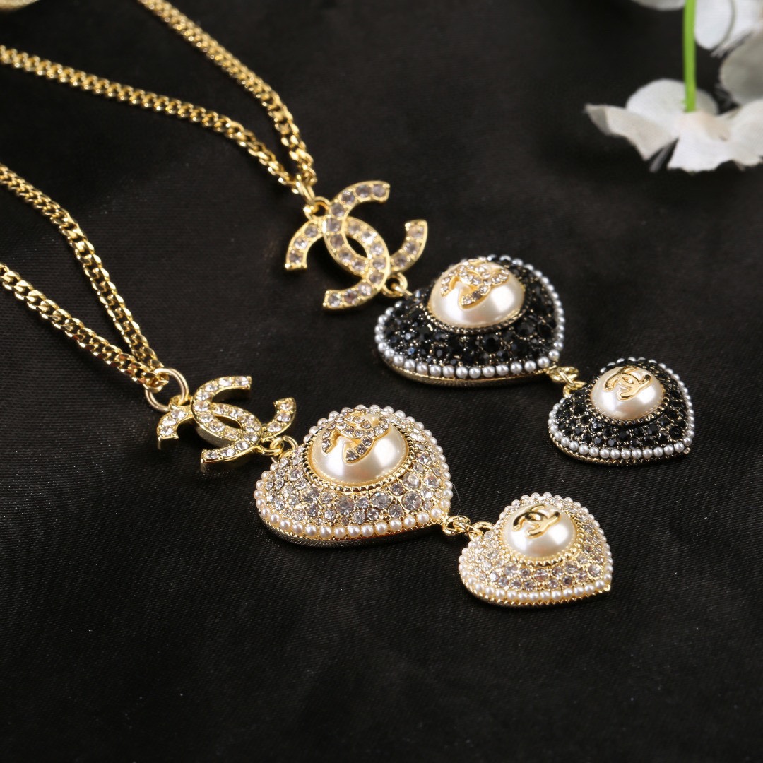 💰150 大号 Chanel香奈儿新款爱心💗项链 热销款上新 同步专柜‼高端品质‼经典色超级衬肤色显白‼最新款必🔥