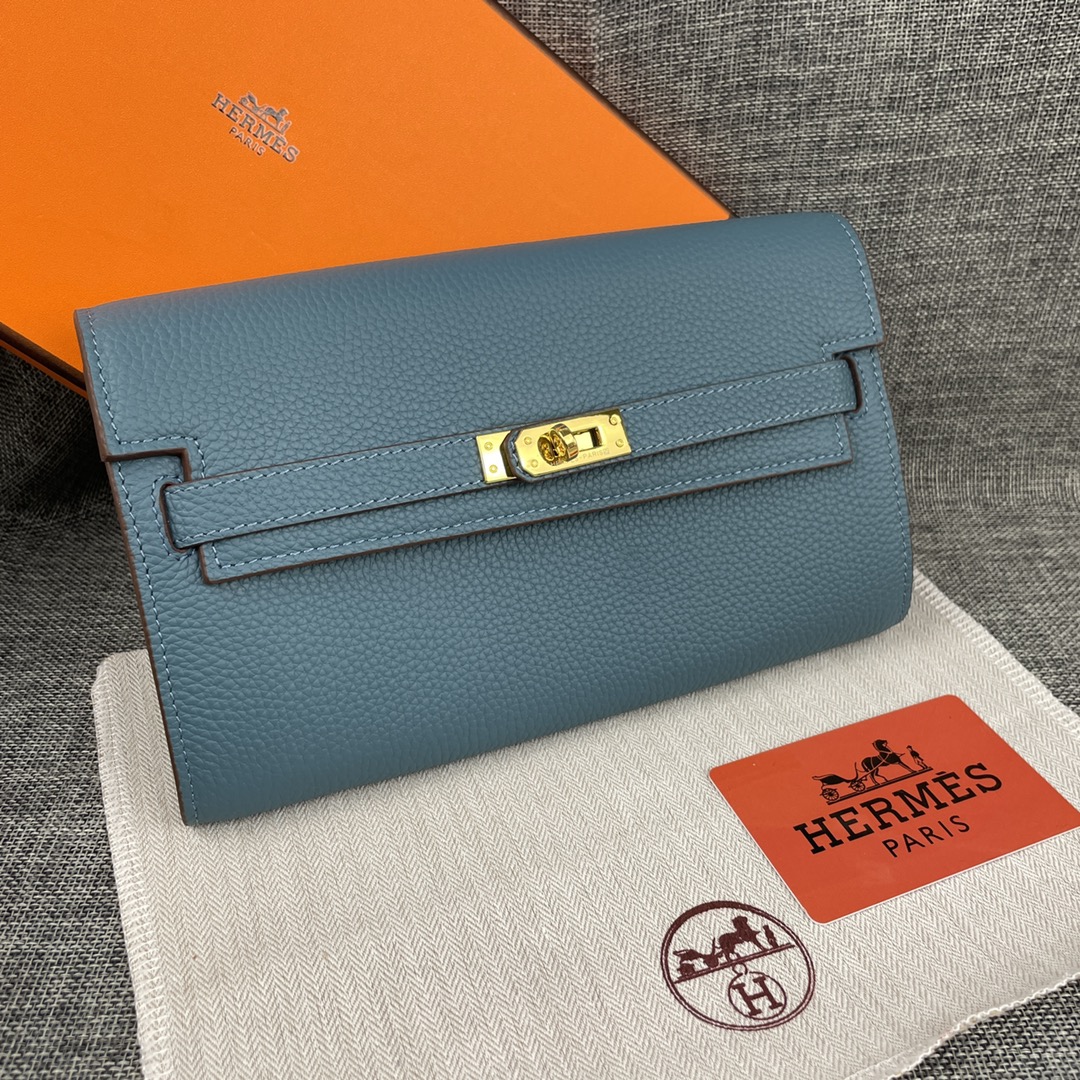 新款凯莉手拿包。
爱马仕HERMES  kelly 包
材质头层牛皮
尺寸：24*14*6cm
型号36