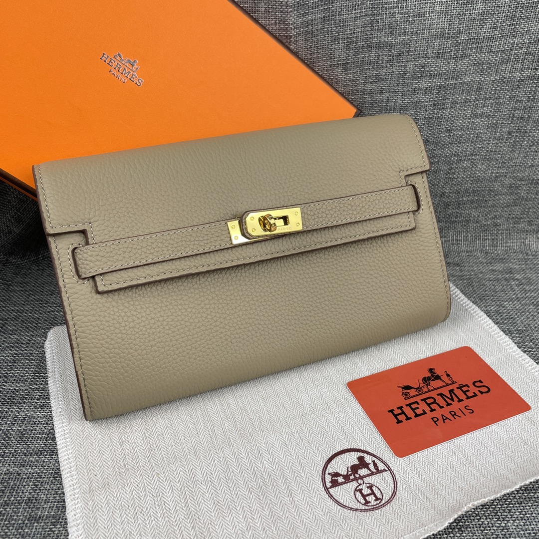 新款凯莉手拿包。
爱马仕HERMES  kelly 包
材质头层牛皮
尺寸：24*14*6cm
型号36