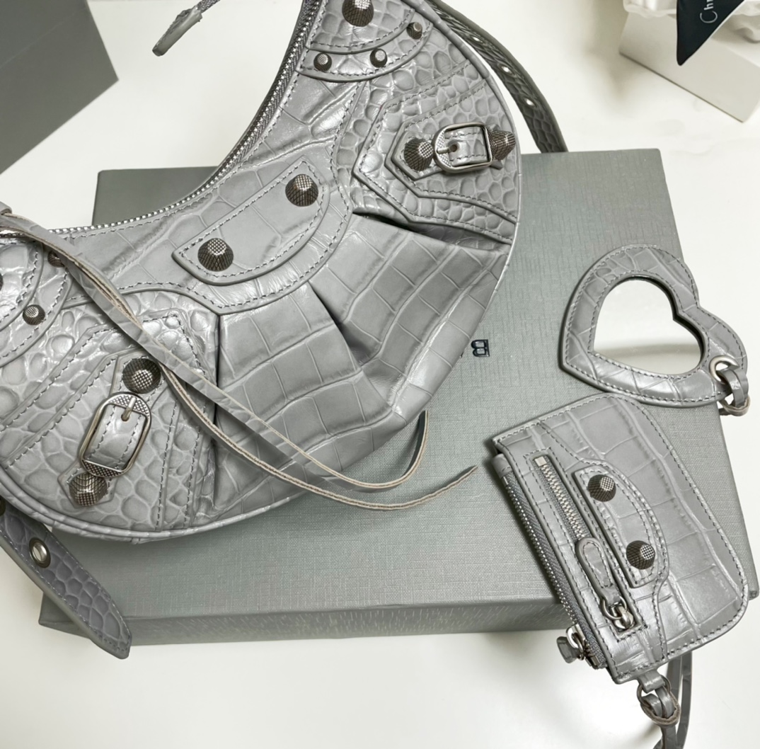 Balenciaga Classic Handcrafted Luxury Leather Shoulder Bag Ref 4