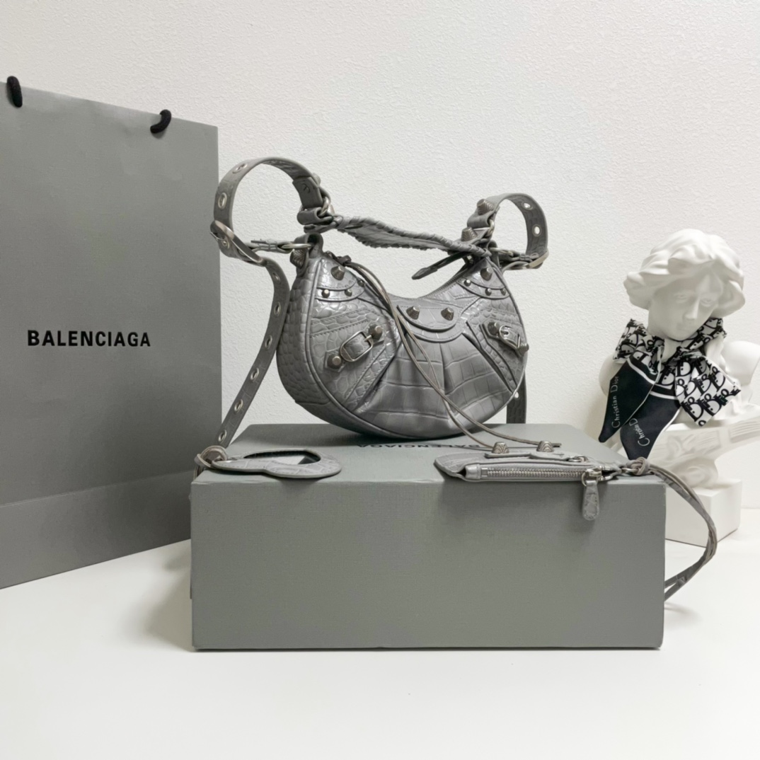 Balenciaga Classic Handcrafted Luxury Leather Shoulder Bag Ref 2