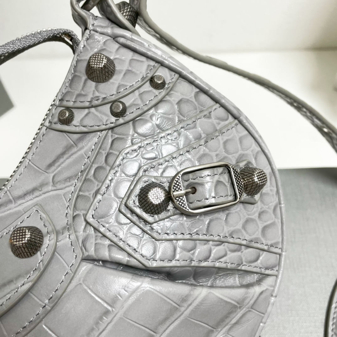 Balenciaga Classic Handcrafted Luxury Leather Shoulder Bag Ref 5
