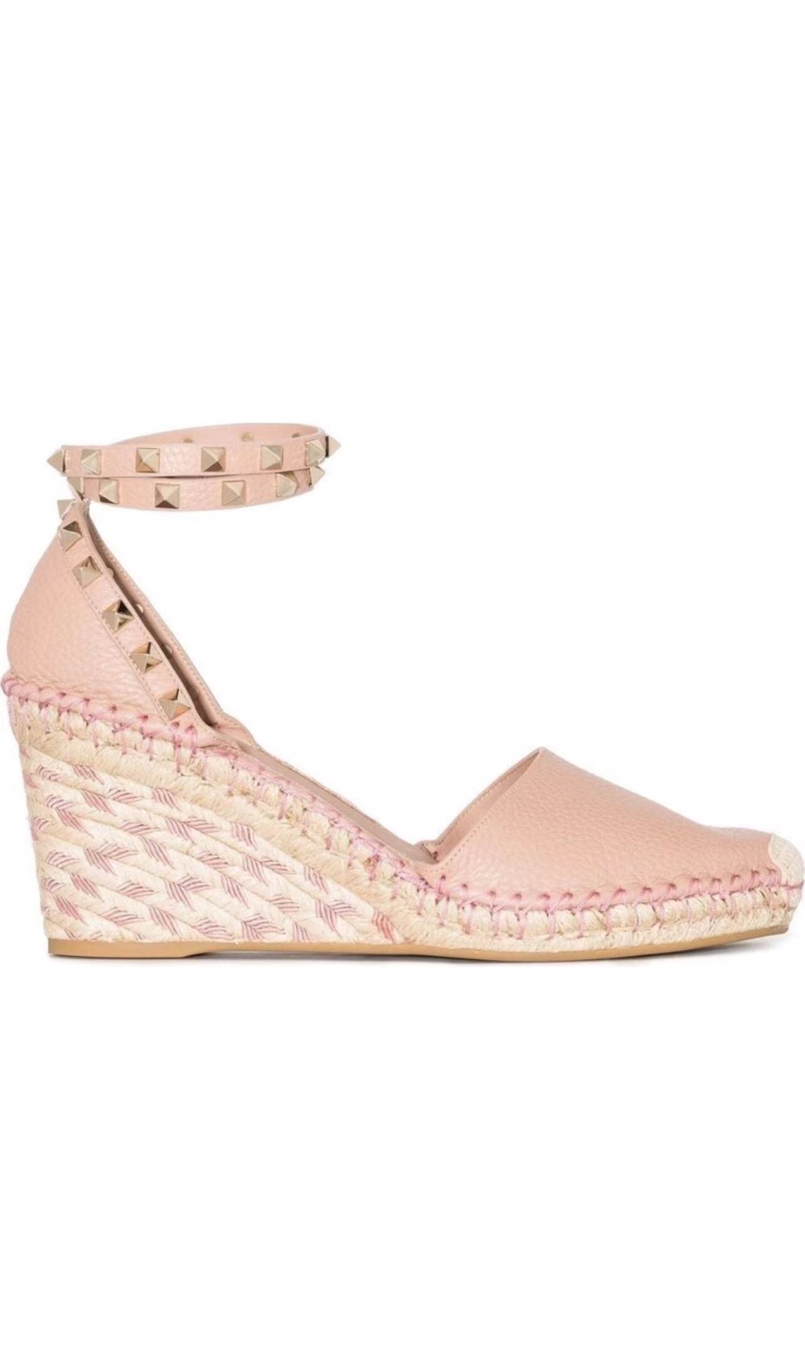 NO:246724,(Official website photo) Valentino Garavani lychee cowhide lace-weed sandals - metal effect process rivet decoration - special color-blocking hemp rope wrapped wedge - adjustable calfskin lace-weed waterproofing platform - Made in Italy -35-41, fisherman's shoes, valentino, sandals, espadrilles, cowhide19860909（官网图） Valentino Garavani 荔枝牛皮系带坡跟凉鞋 - 金属效果工艺处理铆钉装饰 - 特殊拼色麻绳包裹坡跟 - 可调节小牛皮系带 - 坡跟防水台 - 意大利制造 -35-41,渔夫鞋,valentino,sandals,espadrilles,cowhide,Women's Shoes