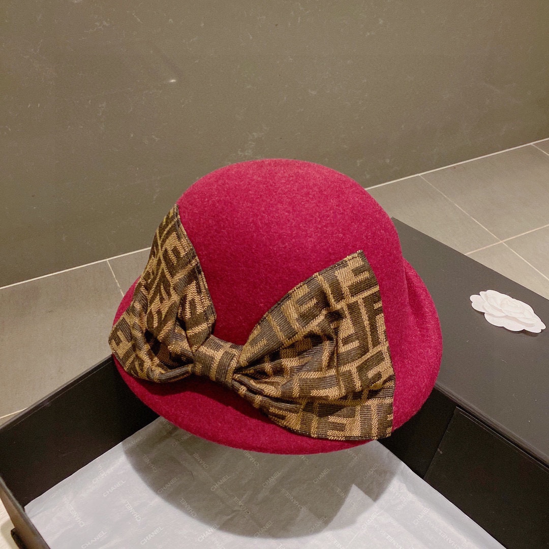Fendi High
 Hats Berets Straw Hat Wool Fall/Winter Collection