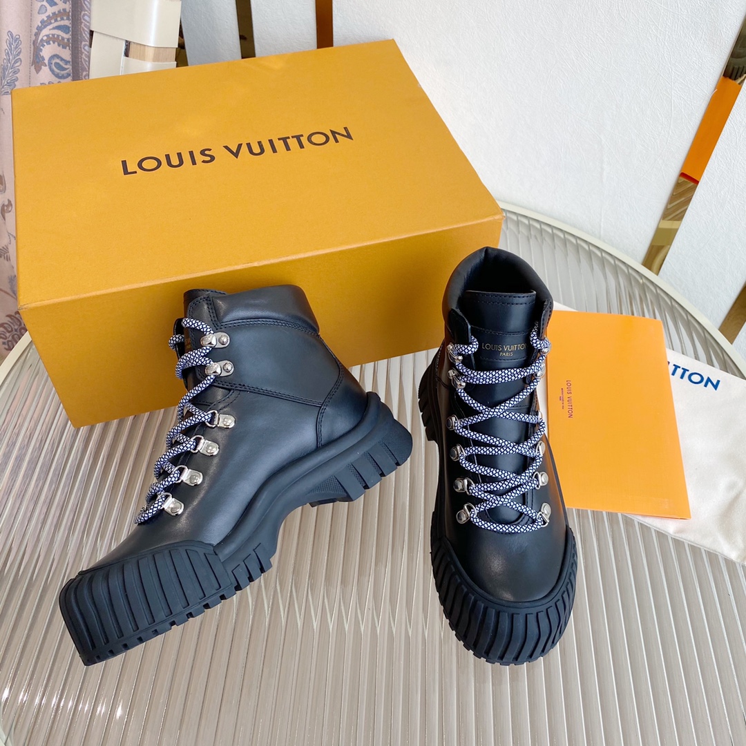 louisvuittfw22newarrivall️驴家ruby短靴新品也太好看了吧很耐造的样子帅气十足