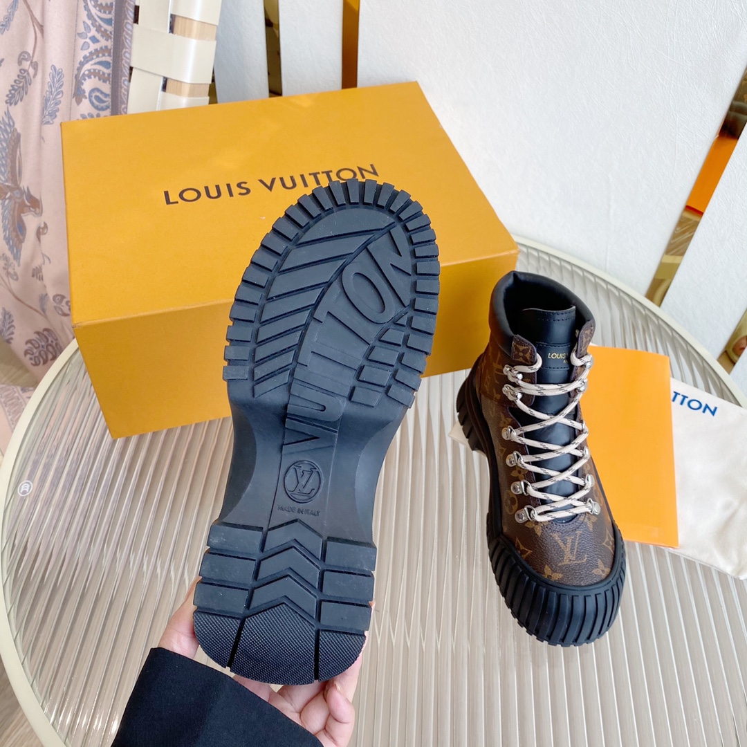 louisvuittfw22newarrivall️驴家ruby短靴新品也太好看了吧很耐造的样子帅气十足