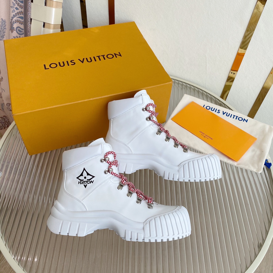 louisvuittfw22newarrivall️驴家ruby短靴新品也太好看了吧很耐造的样子帅气十足