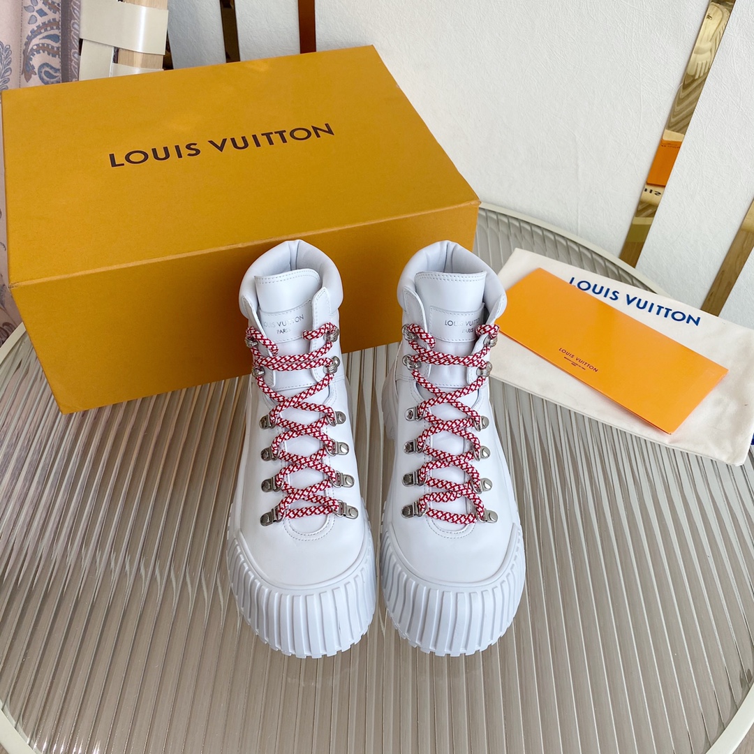 louisvuittfw22newarrivall️驴家ruby短靴新品也太好看了吧很耐造的样子帅气十足