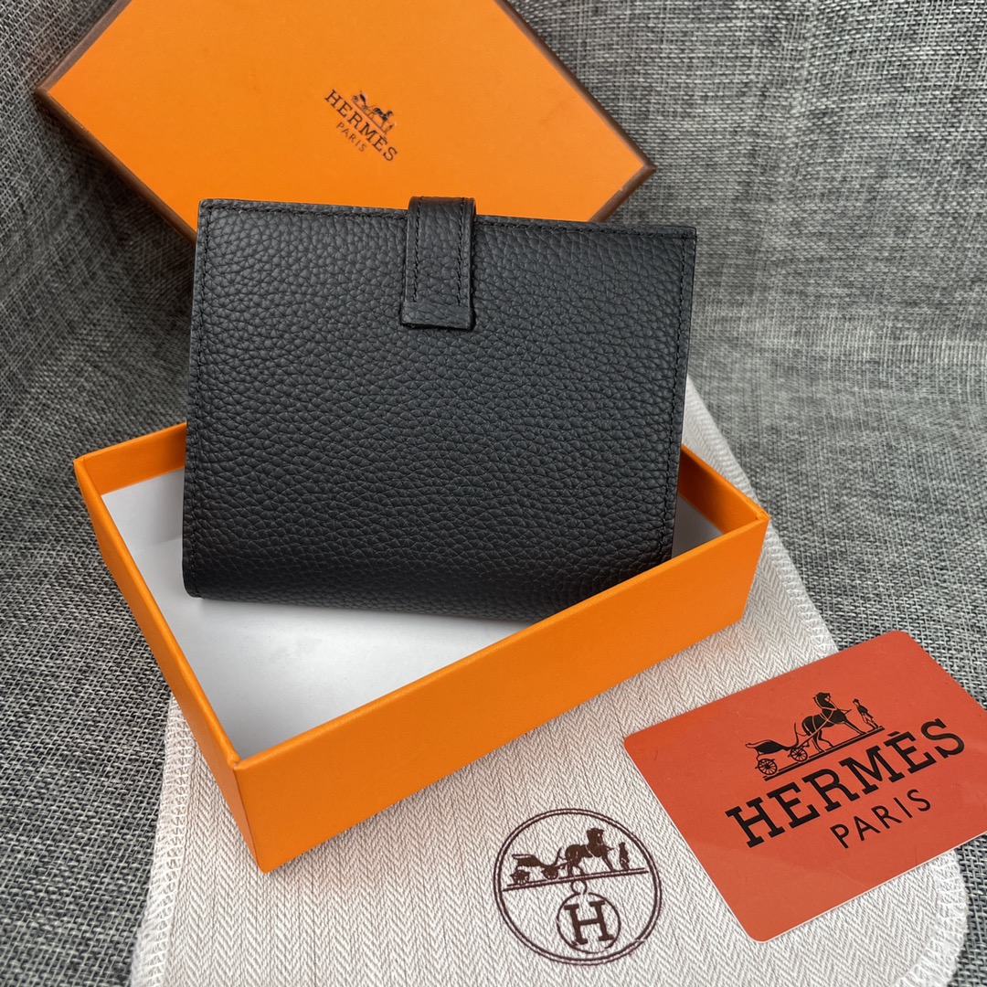 【爱马仕Hermes •原版品质】跑量价🉐️。
💋里外头层牛皮
💋新款纯色皮革口袋竖款钱包 
💋专柜对版