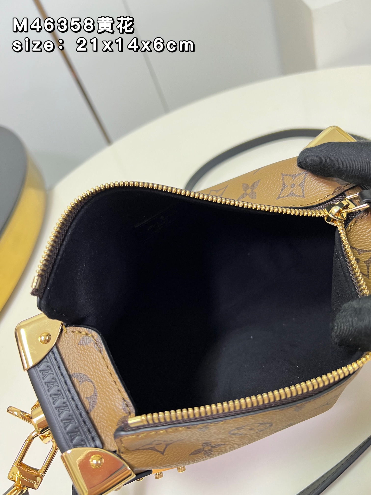 Louis Vuitton Classic Handcrafted Luxury Leather Shoulder Bag 8
