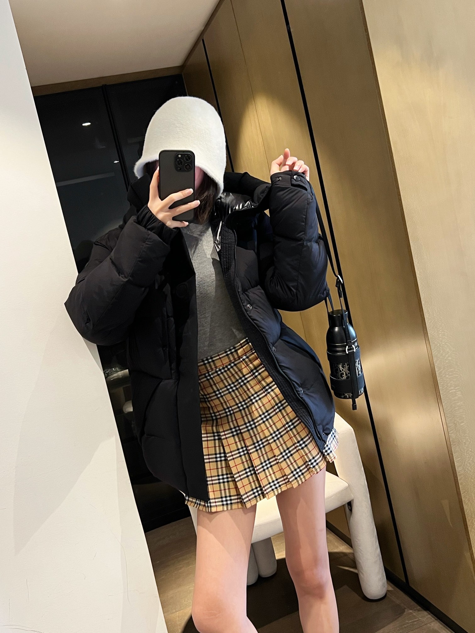 羽绒服-。 MC黑武士冬季爆款羽绒服 短款羽绒服浮雕门禁羽绒服面包服！磨砂利落色彩与剪裁打造干练姿态，身