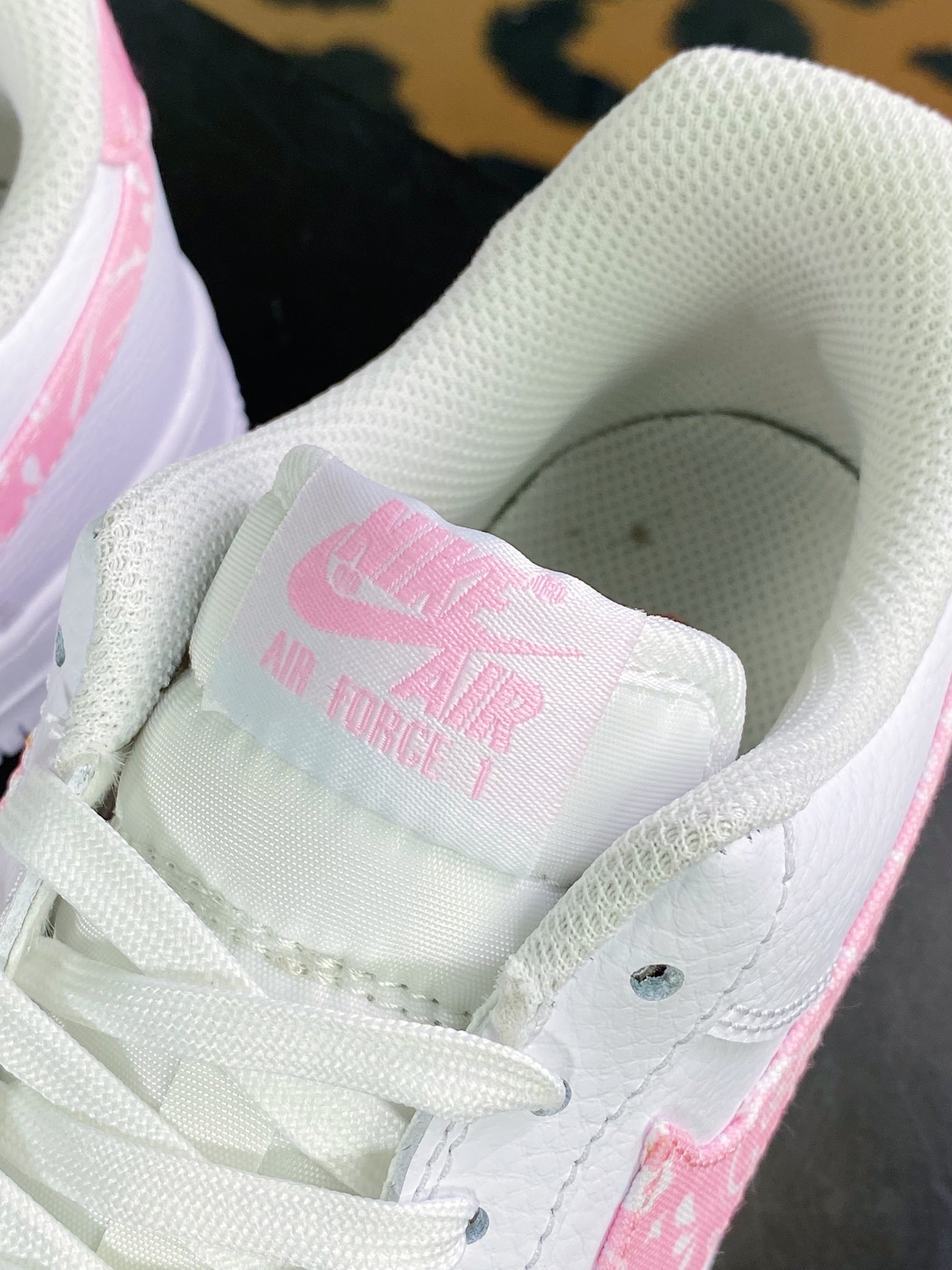 200 Air Force 1 Low '07”White/Grey Paisley”空军一号低帮“皮革白粉腰果花钩子”DJ9942-100