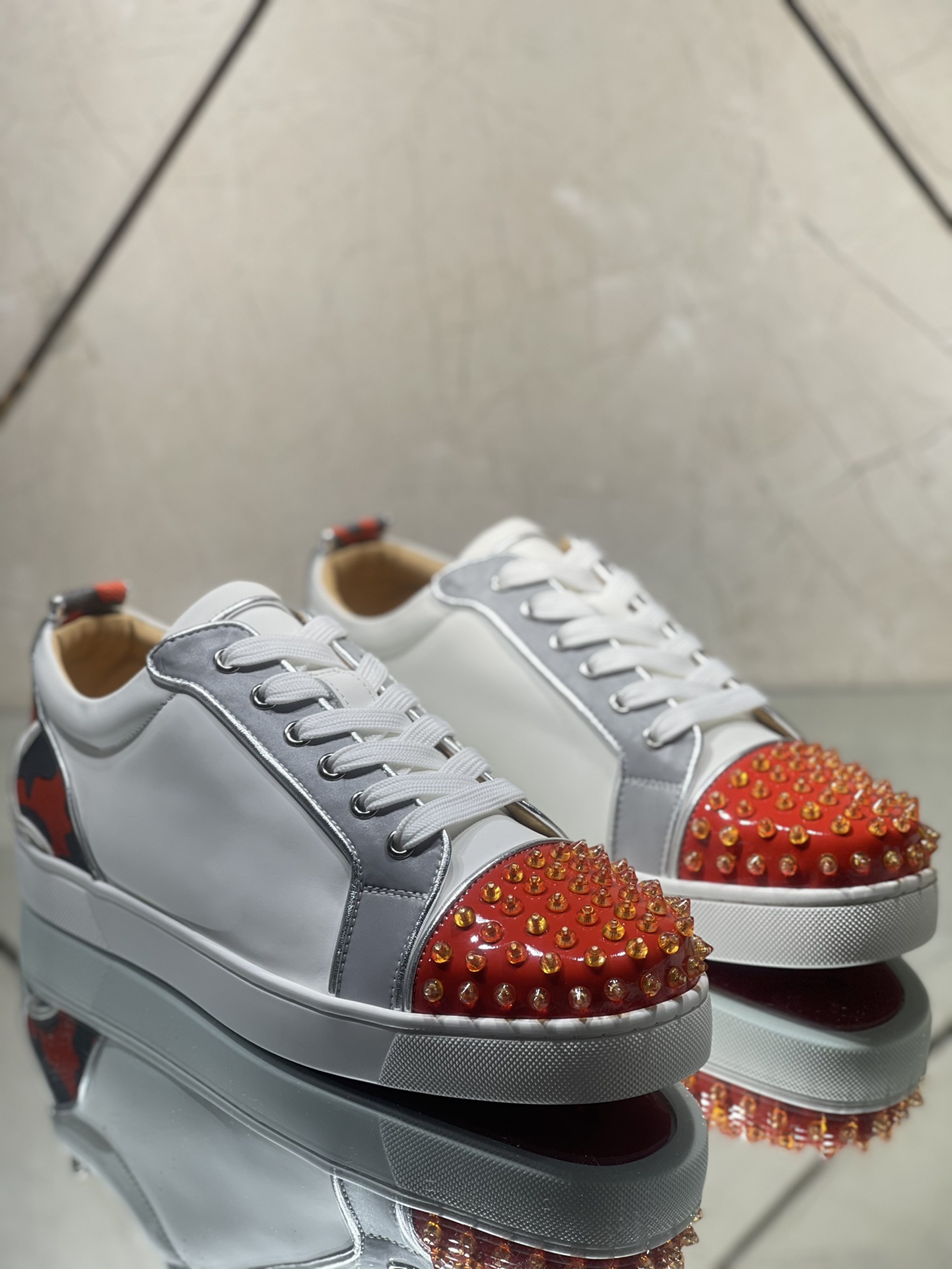 NO:781564,Factory custom-made model CL red sole series top purchase code number 35-47#, Italian imported cowhide surface, all imported cowhide lining, completely 1:1, original sole is specially provided by the original factory, exclusive movable molded sole is super comfortable, original factory follow-up order, high quality, can be entered and exited at will, welcome to compare. Order will be shipped in 3-7 days!  Customized items cannot be returned or exchanged!  ,,cowhide19860909工厂定做款 CL红底系列顶级代购码数35-47#,意大利进口牛皮面,全进口牛皮里,完全1比1,鞋底原厂特供原版底,独家活动成型底超级舒适,原厂跟单货,高品质,可随意进出,欢迎对比 下单3-7天出货！定做不退换！,,cowhide,Men's shoes