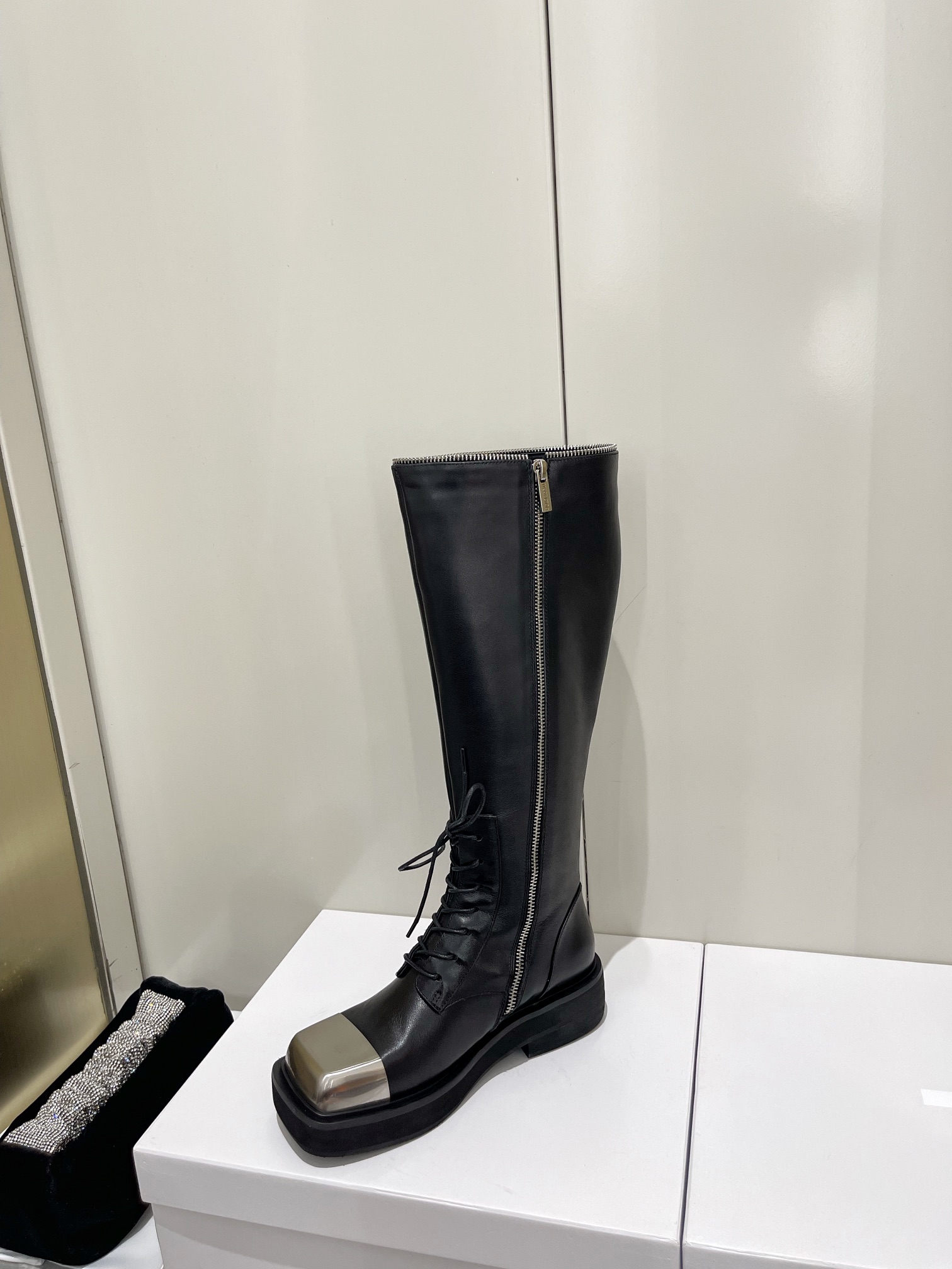 Jimmy Choo 15-Inch Boots: Sexy Design, Italian Craftsmanship, High Quality Materials. - 图片 8