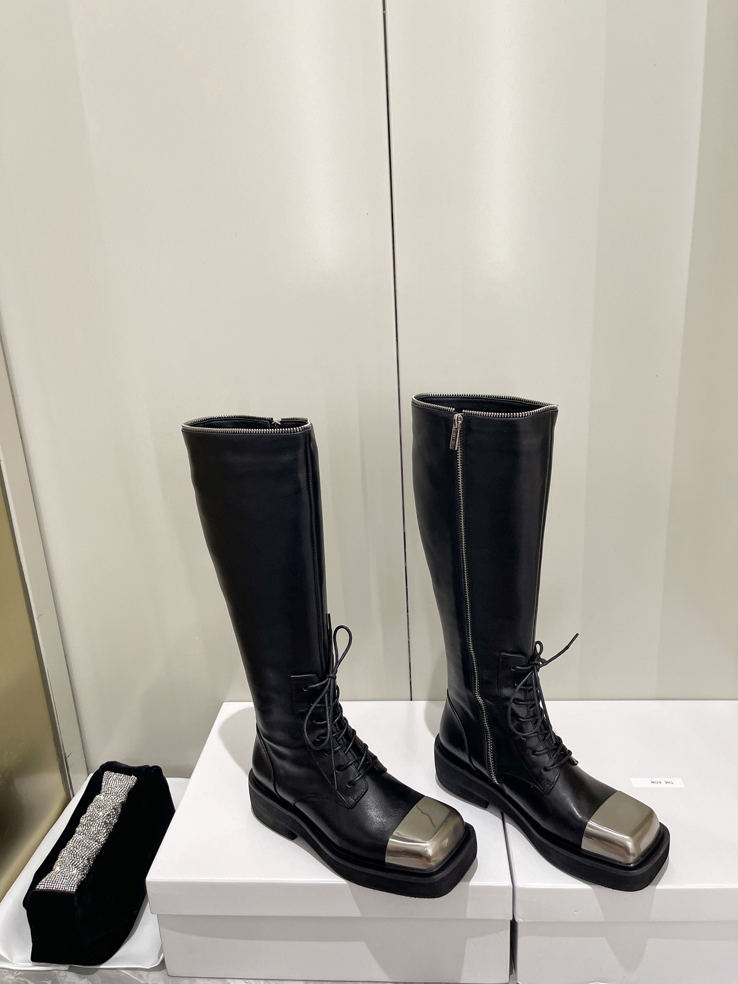 Jimmy Choo 15-Inch Boots: Sexy Design, Italian Craftsmanship, High Quality Materials. - 图片 2
