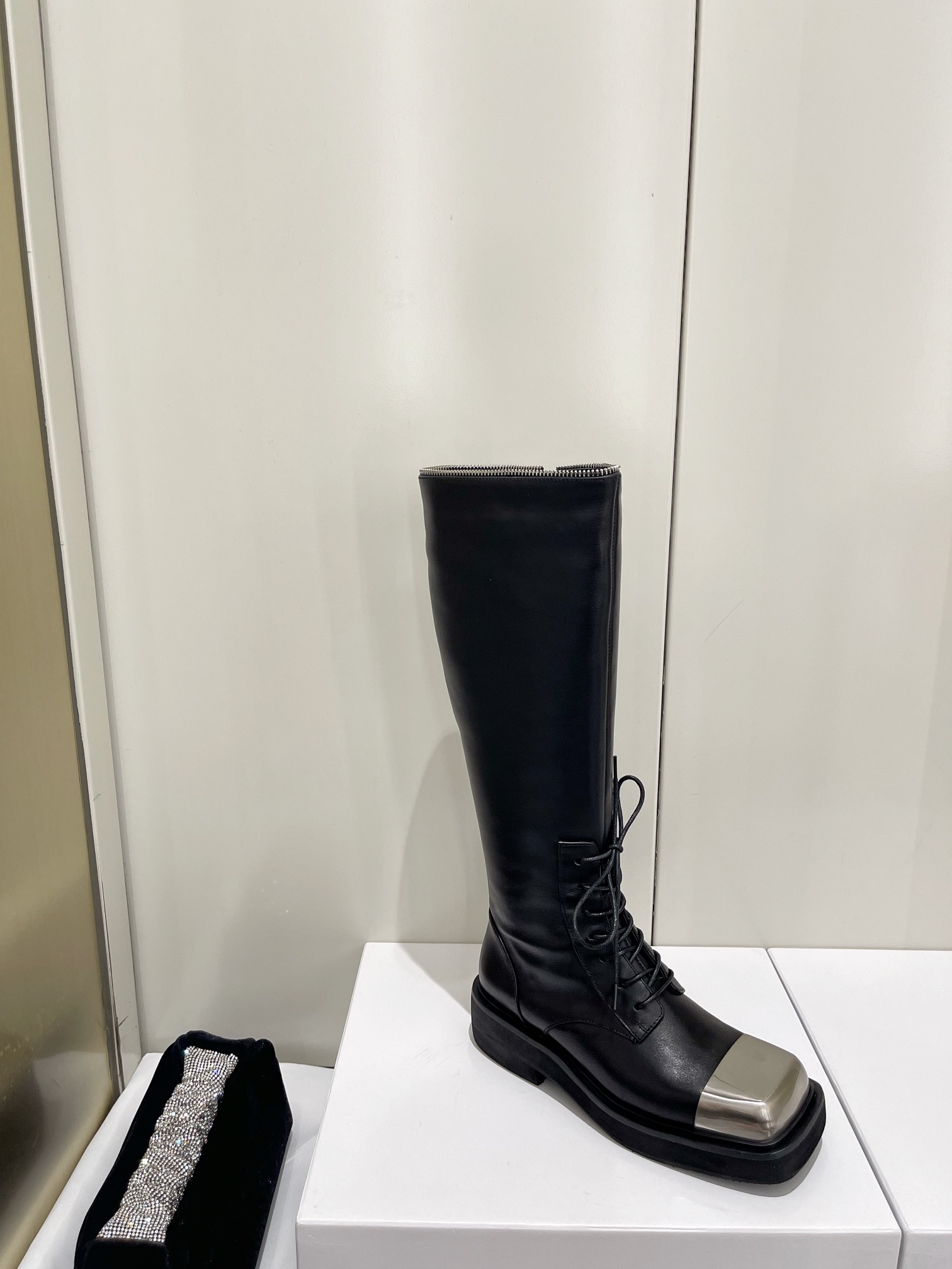 Jimmy Choo 15-Inch Boots: Sexy Design, Italian Craftsmanship, High Quality Materials. - 图片 9