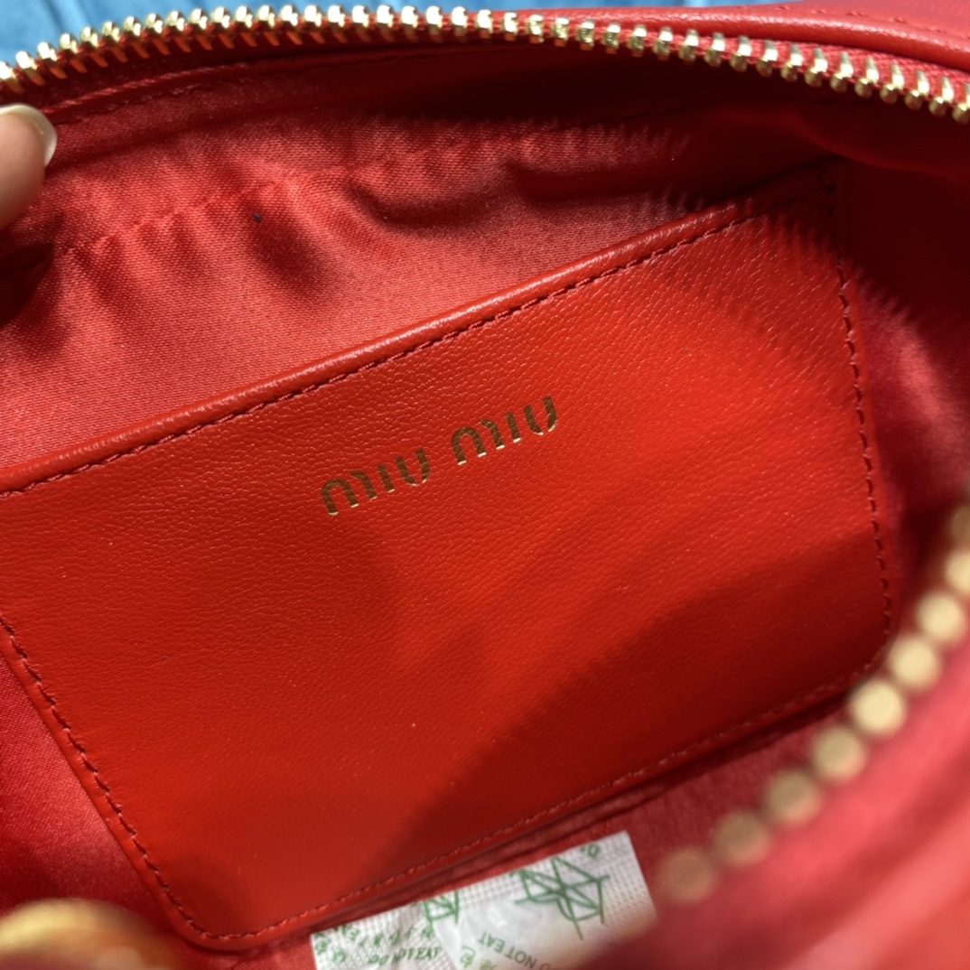 Miu Miu Classic Handcrafted Luxury Leather Shoulder Bag Ref.073010B7 8