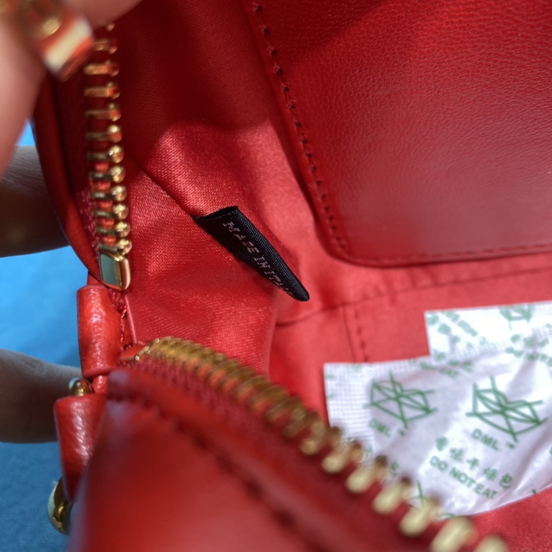 Miu Miu Classic Handcrafted Luxury Leather Shoulder Bag Ref.073010B7 9