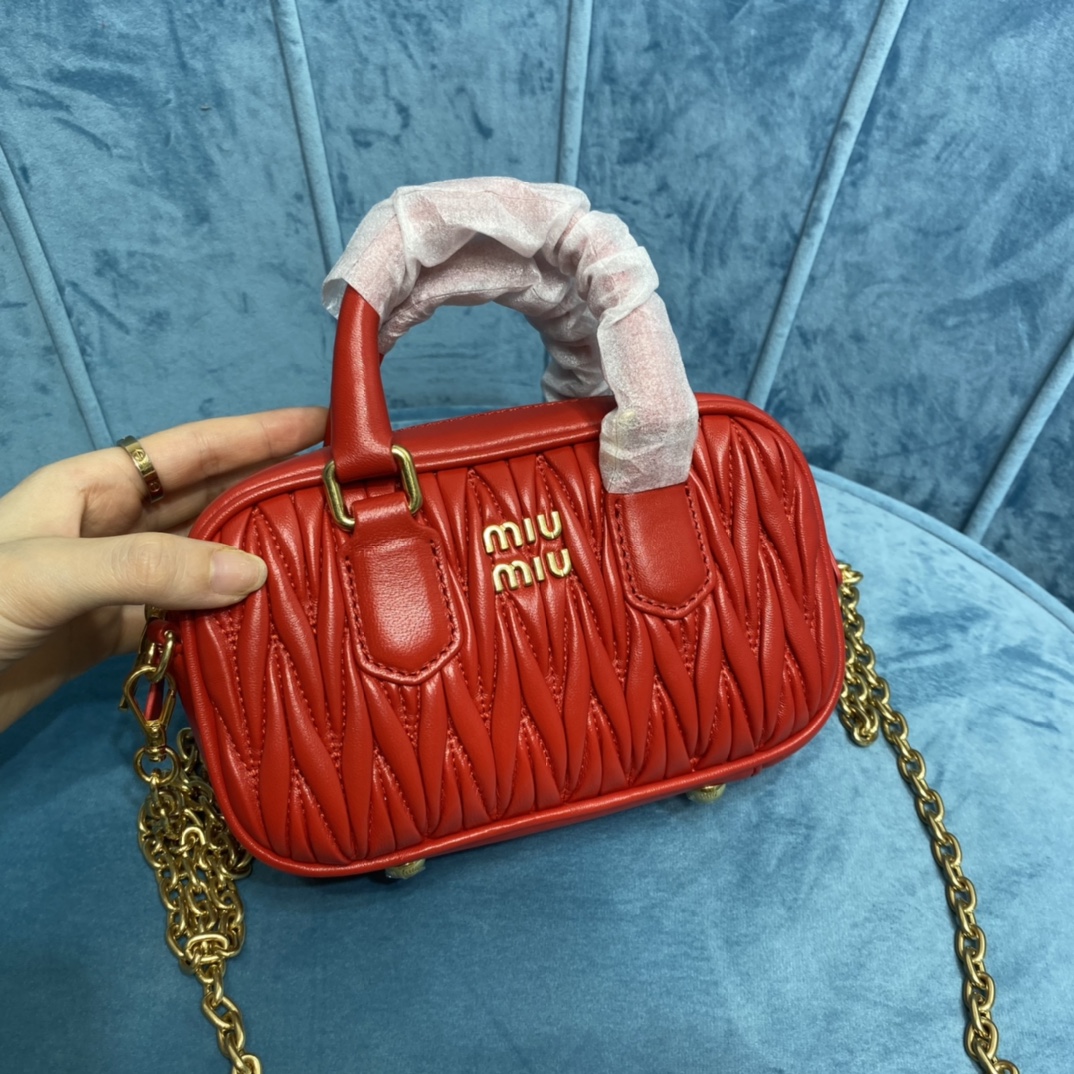 Miu Miu Classic Handcrafted Luxury Leather Shoulder Bag Ref.073010B7 5