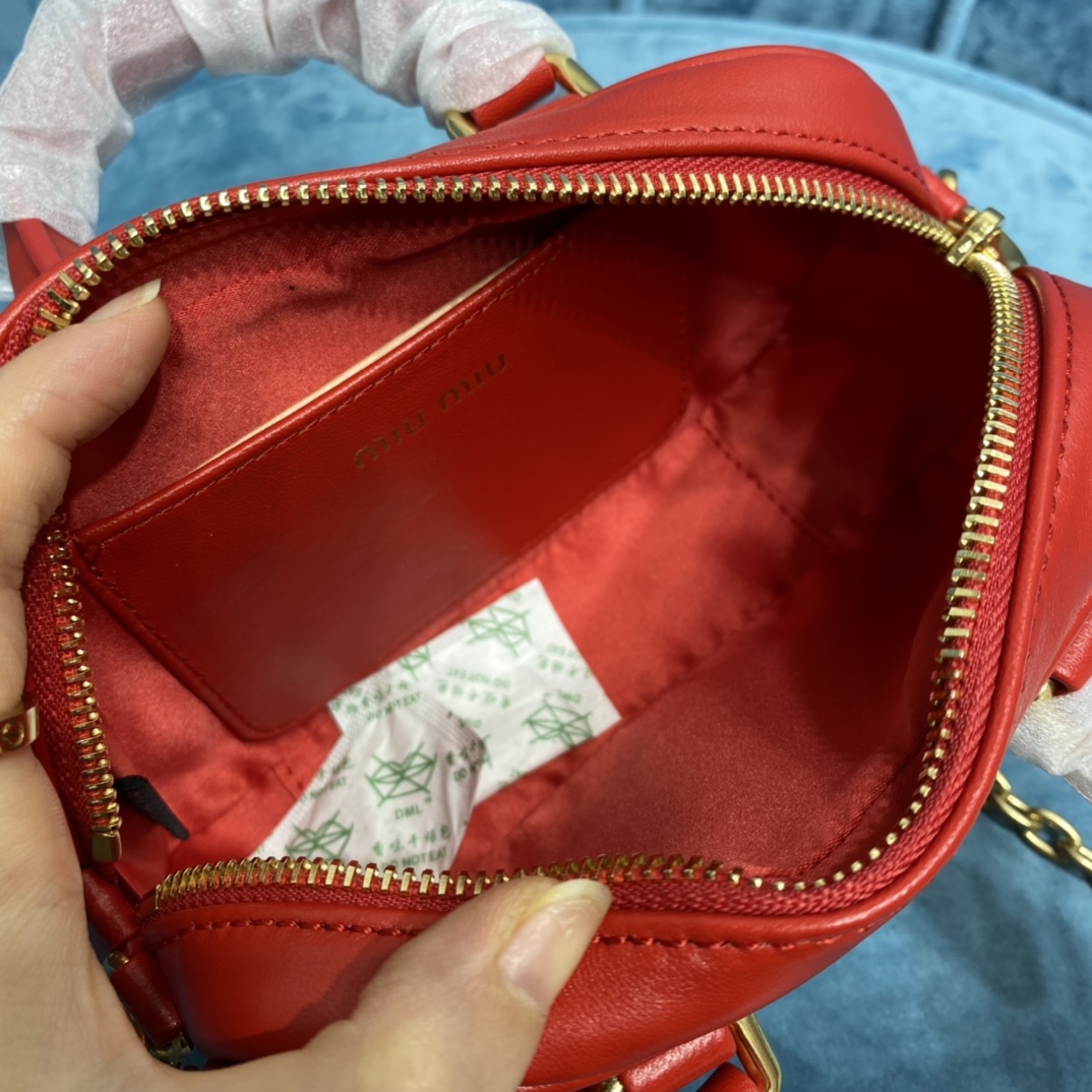 Miu Miu Classic Handcrafted Luxury Leather Shoulder Bag Ref.073010B7 7