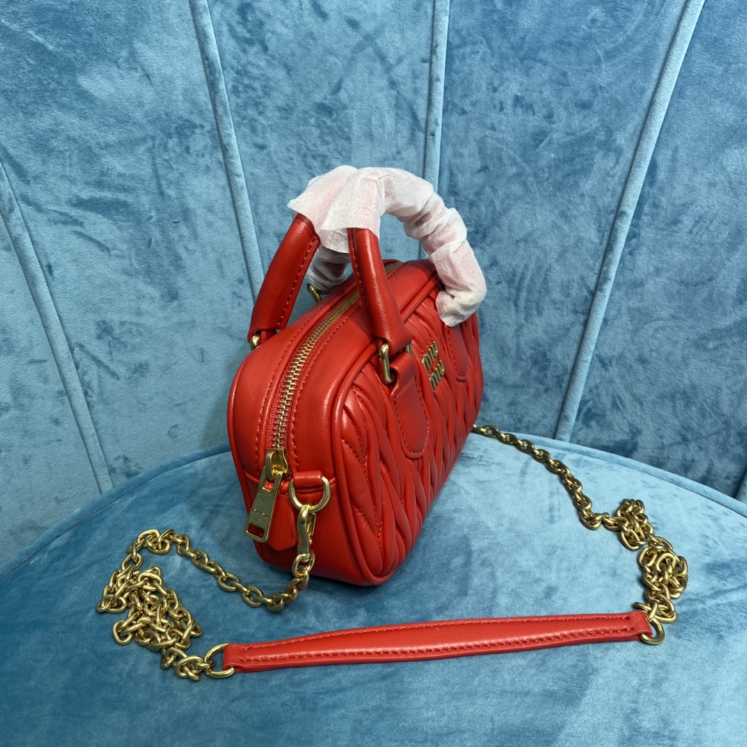 Miu Miu Classic Handcrafted Luxury Leather Shoulder Bag Ref.073010B7 3