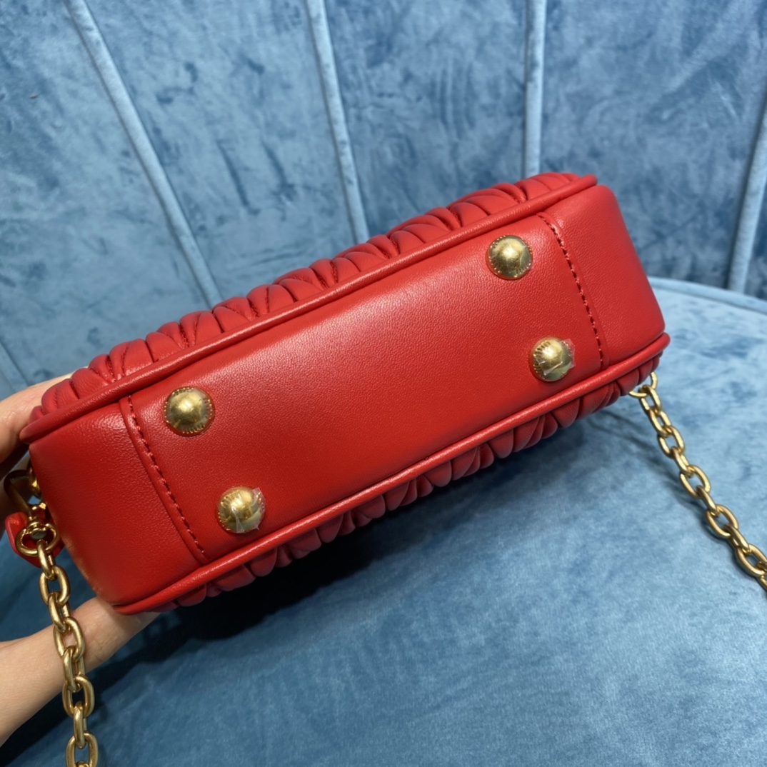 Miu Miu Classic Handcrafted Luxury Leather Shoulder Bag Ref.073010B7 6