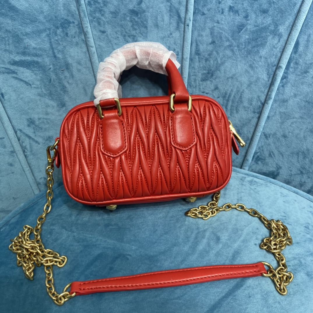 Miu Miu Classic Handcrafted Luxury Leather Shoulder Bag Ref.073010B7 2