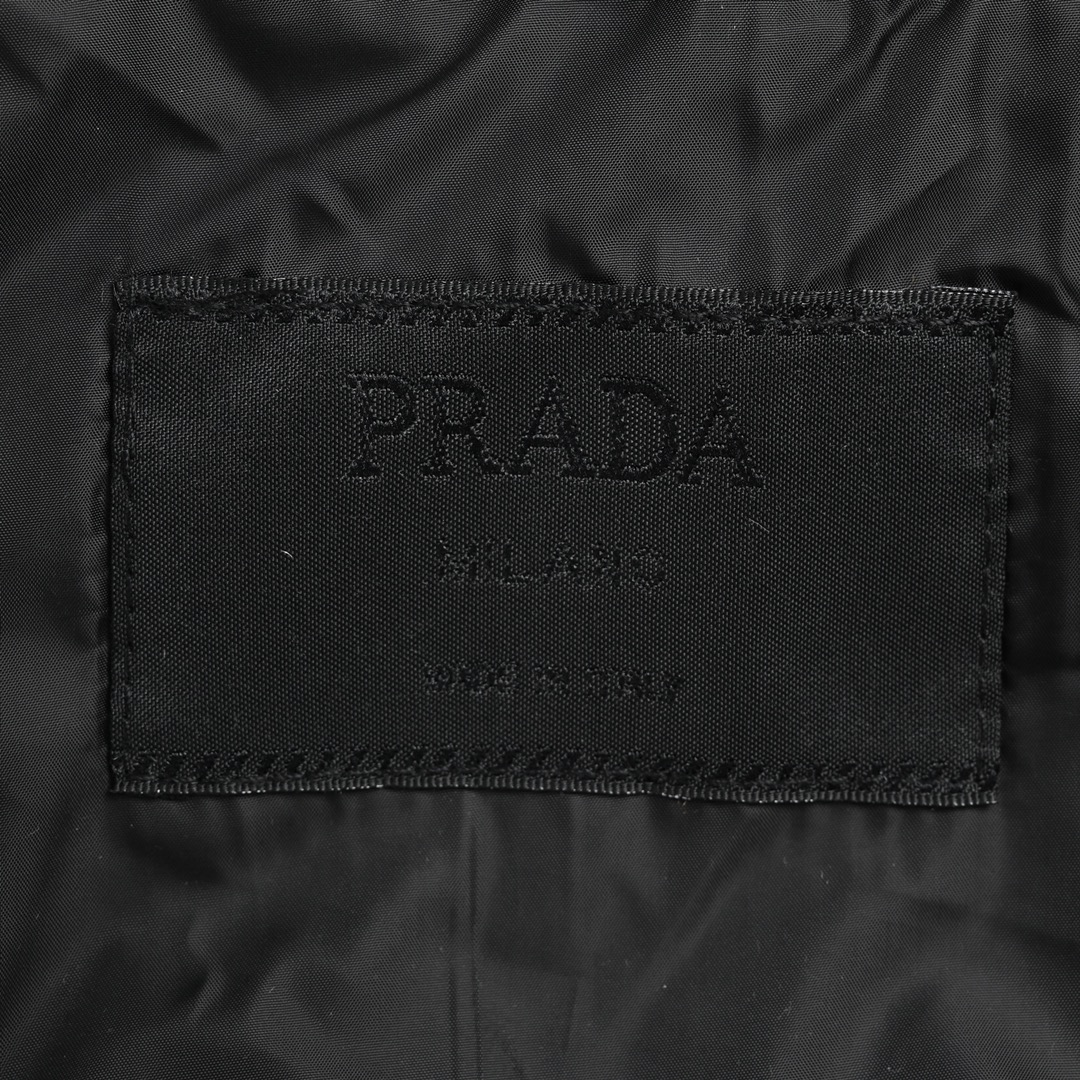 Prada /普拉达 22Fw 三角标立领连帽羽绒服