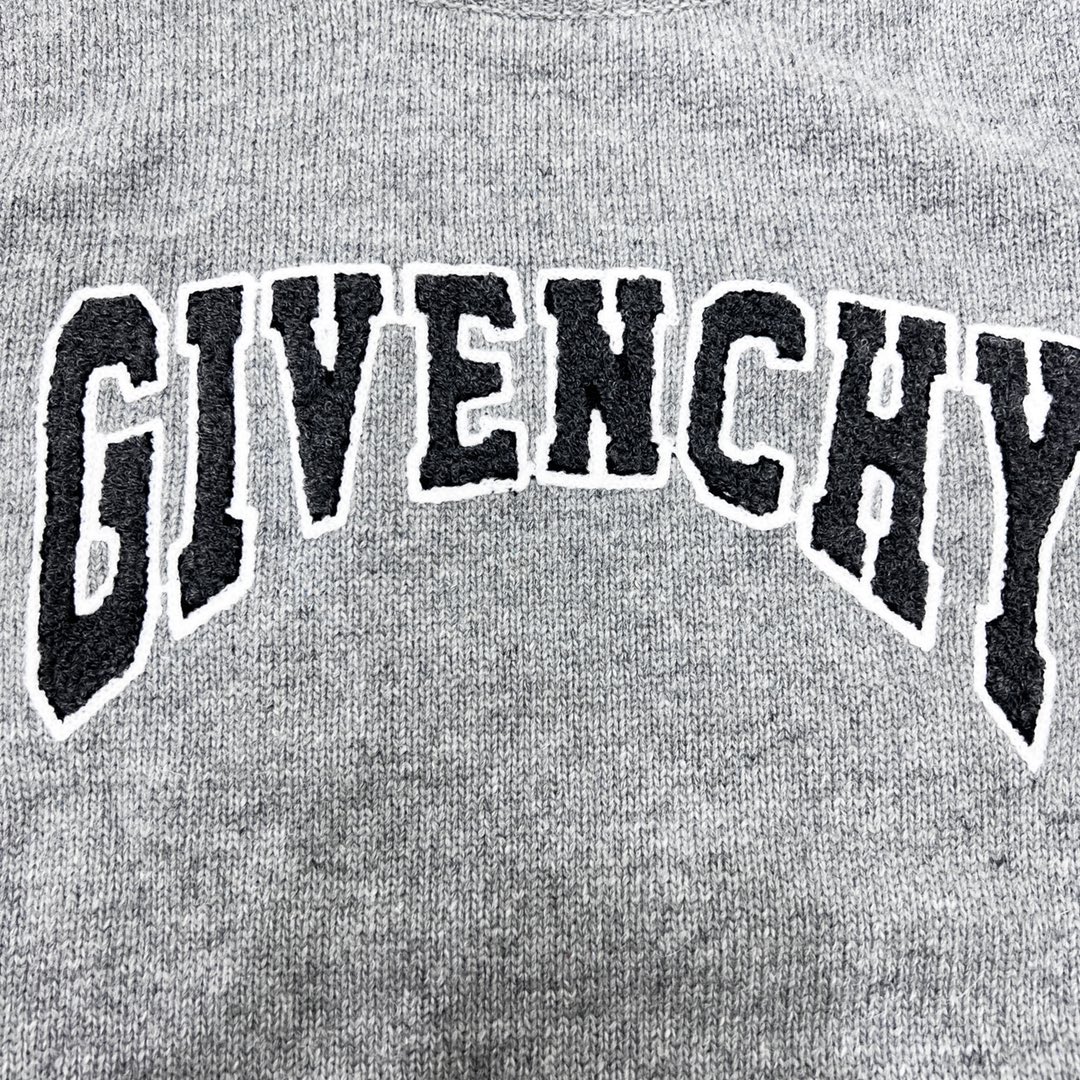 260 Givenchy/纪梵希 22FW 胸前大LOGO毛巾绣圆领毛衣