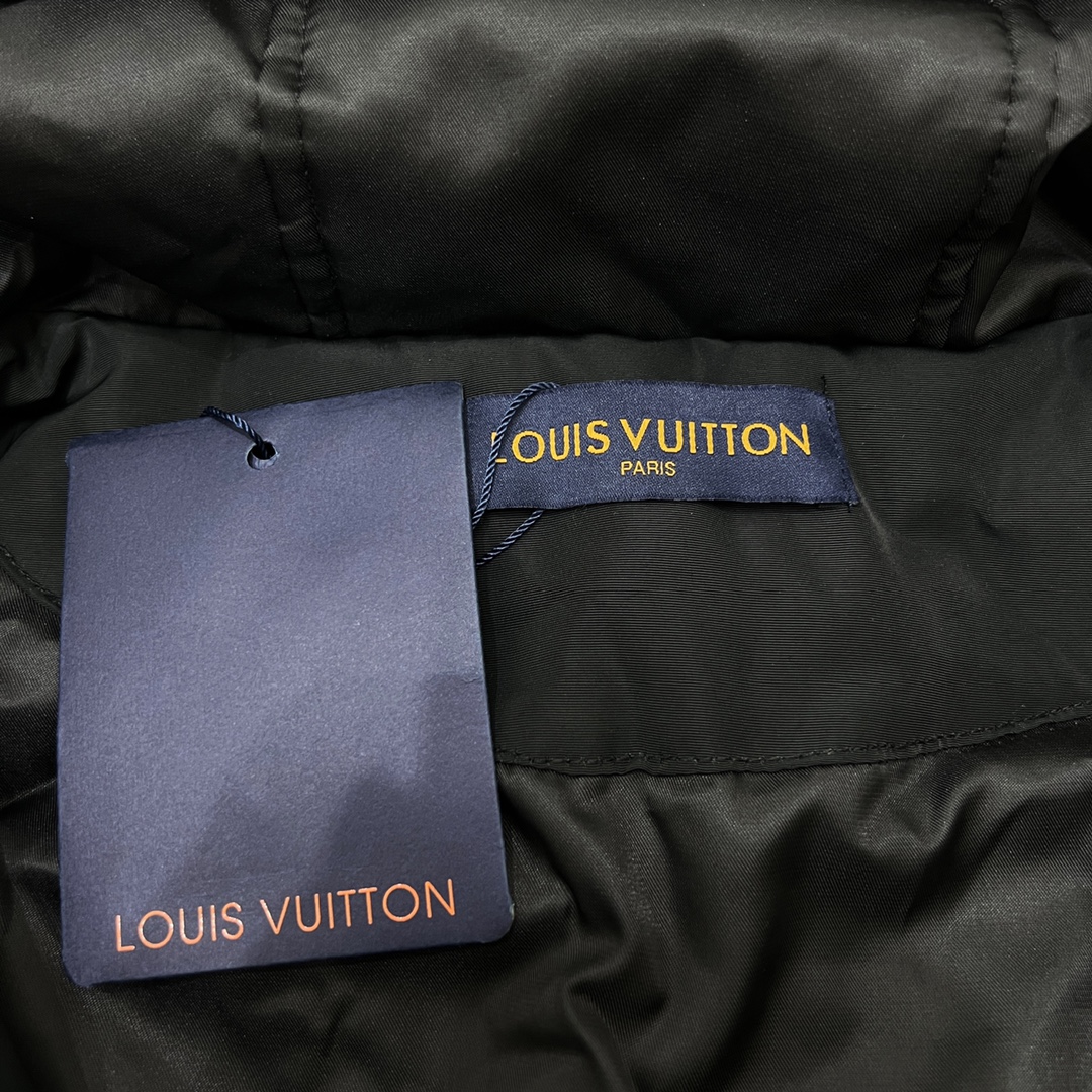 400 Louis Vuitton /路易威登 22FW双袖渐变老花连帽棉服外套