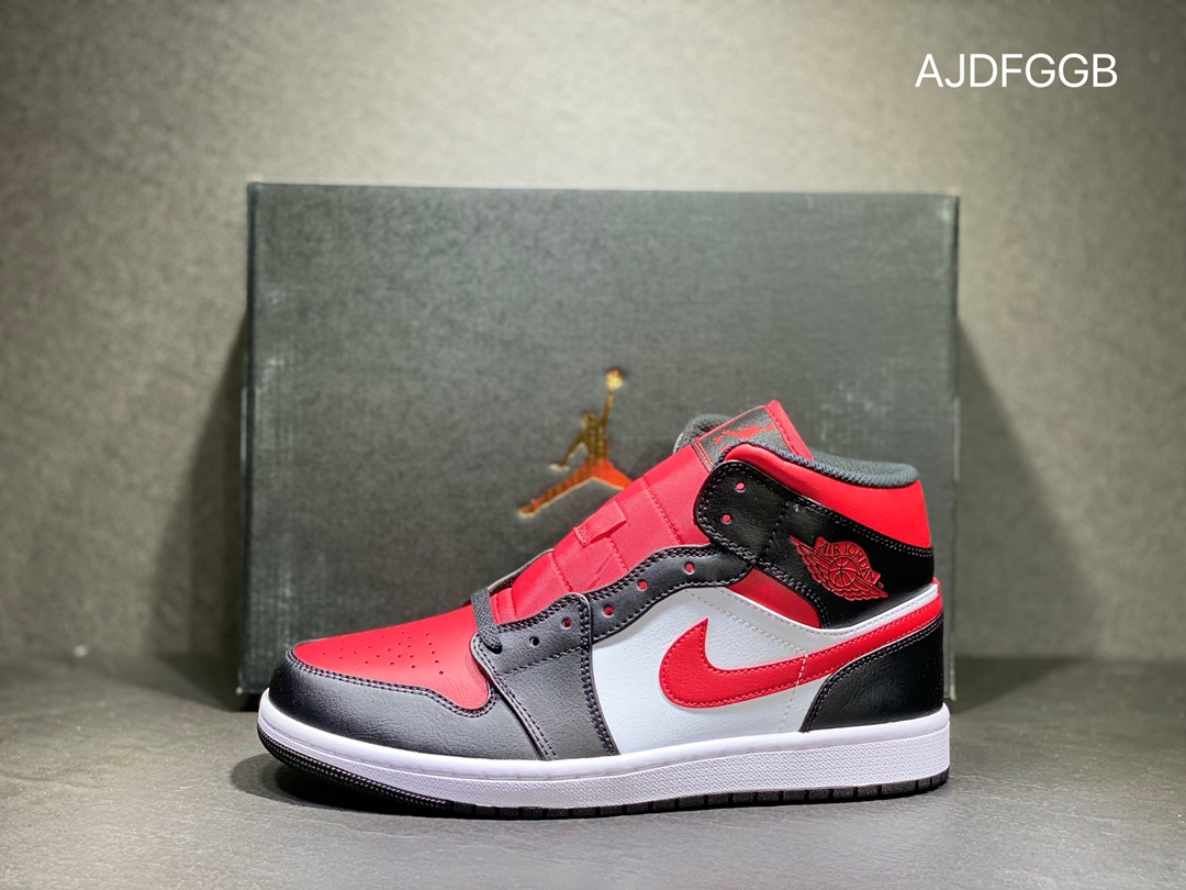 260 Nike AIR JORDAN 1 mid AJ1 乔丹中帮篮球鞋554724-079