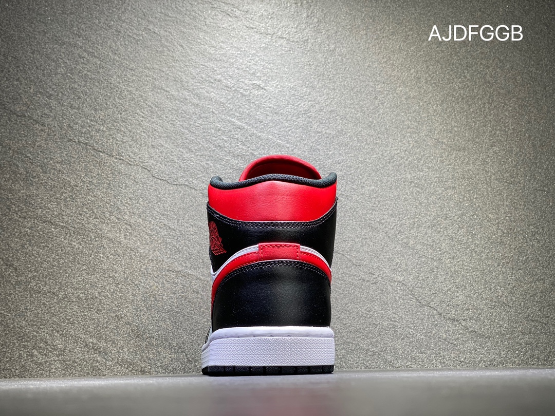 260 Nike AIR JORDAN 1 mid AJ1 乔丹中帮篮球鞋554724-079