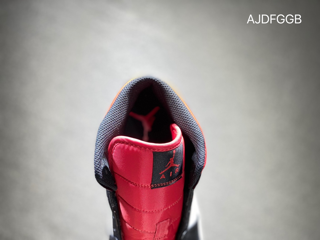 260 Nike AIR JORDAN 1 mid AJ1 乔丹中帮篮球鞋554724-079