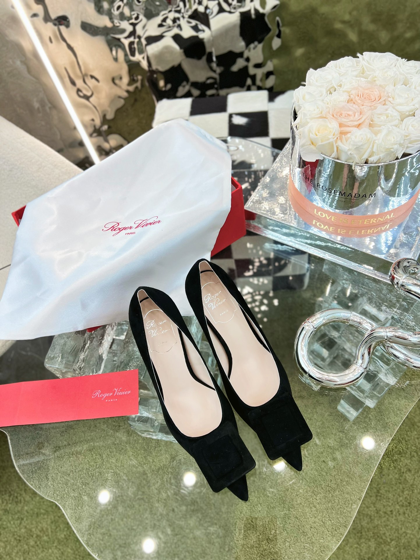 NO:616684,The counter has a full range of new patent leather square buckle shoes ★★★★★ A high-end style, the new metal square buckle upper is luxurious and refined, full of high-end, suitable for commuting and socialite style. The upper is imported calf patent leather/imported sheepskin lining: sheepskin lining + foot pad sheepskin outsole Italian printed piece Shoe size: 34-40 (34 40 customization is not returnable) Two heel heights: 6.5cm | 8.5cm  Delivery of the latest luxury counters with simultaneous packaging, high heels, single shoes, high heels, sheepskin, sheep19860909专柜新款漆皮方扣单鞋全系列上新 ★★★★★ 气质高级的一款,新款金属方扣上脚奢华精致,高级感满满,通勤风名媛风都妥 鞋面进口小牛漆皮/进口羊京 内里: 羊皮内里+垫脚羊皮 大底意大利印刷片 鞋码: 34-40（34 40定制不退换） 两种跟高: 6.5cm | 8.5cm 配送豪华最新专柜同步包装,高跟鞋单鞋,high heels,sheepskin,sheep,Women's Shoes