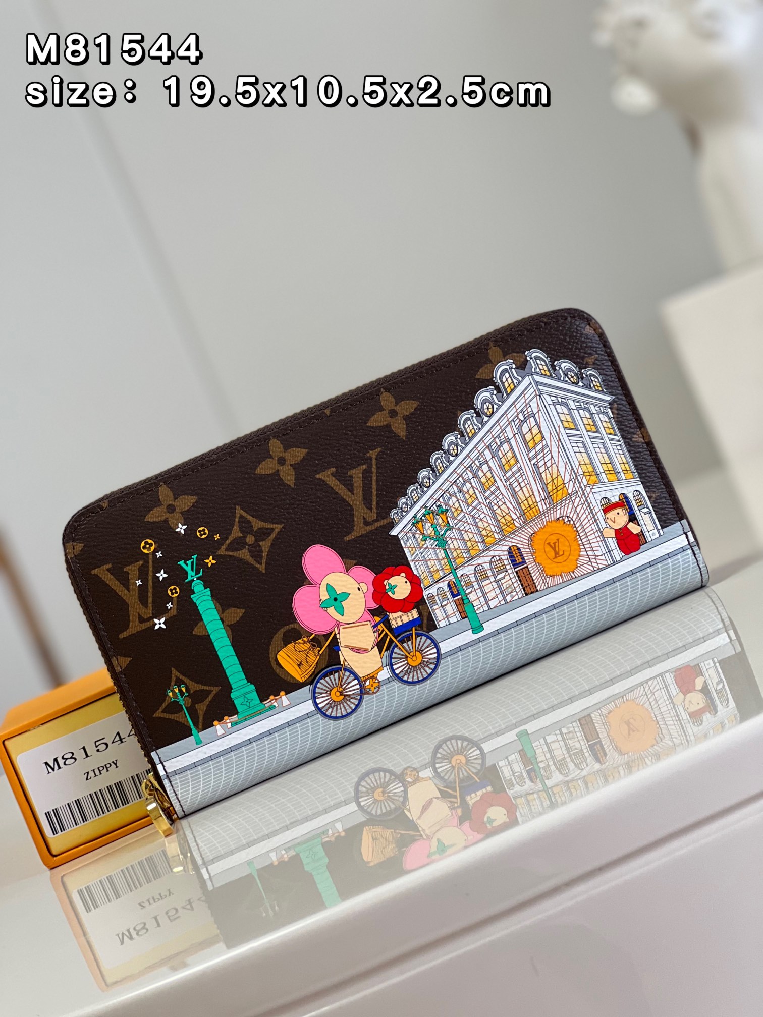 NO:399438,【Exclusive real shot M81544】Vivienne Holidays series launches a limited-edition Zippy single pull, highlighting the travel heritage of Louis Vuitton. The colorful print record mascot Vivienne rides a bicycle through the specialty store in Vanden Square. Monogram canvas is shaped in an exquisite configuration, paired with zipper closure and leather lining. Dimensions 19.5 x 10.5 x 2.5cm (length x height x width) Z.300,LV [original leather],louis vuitton,louis vuitton19860909【独家实拍 M81544】Vivienne Holidays 系列推出限定款 Zippy 单拉,彰显路易威登的旅行传承.缤纷印花记录吉祥物 Vivienne 骑自行车经过凡登广场的专门店.Monogram 帆布塑造精巧构型,搭配拉链开合和皮革内衬.尺寸19.5 x 10.5x 2.5cm (长度 x 高 x 宽) Z.300,LV【原厂皮】,louis vuitton,louis vuitton,Bag