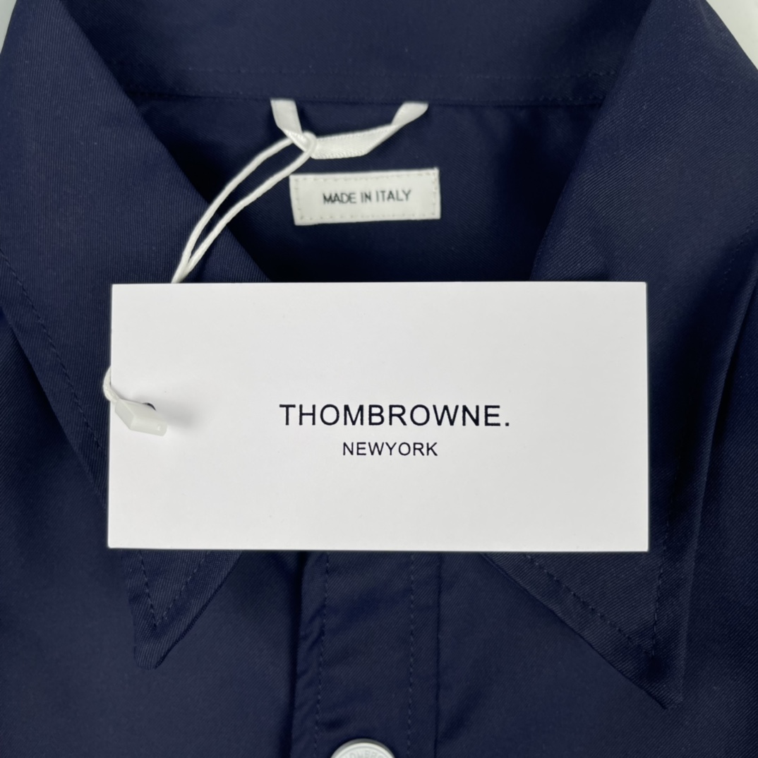 280 Thom Browne 22Fw 手臂缎带白扣夹克衬衫外套