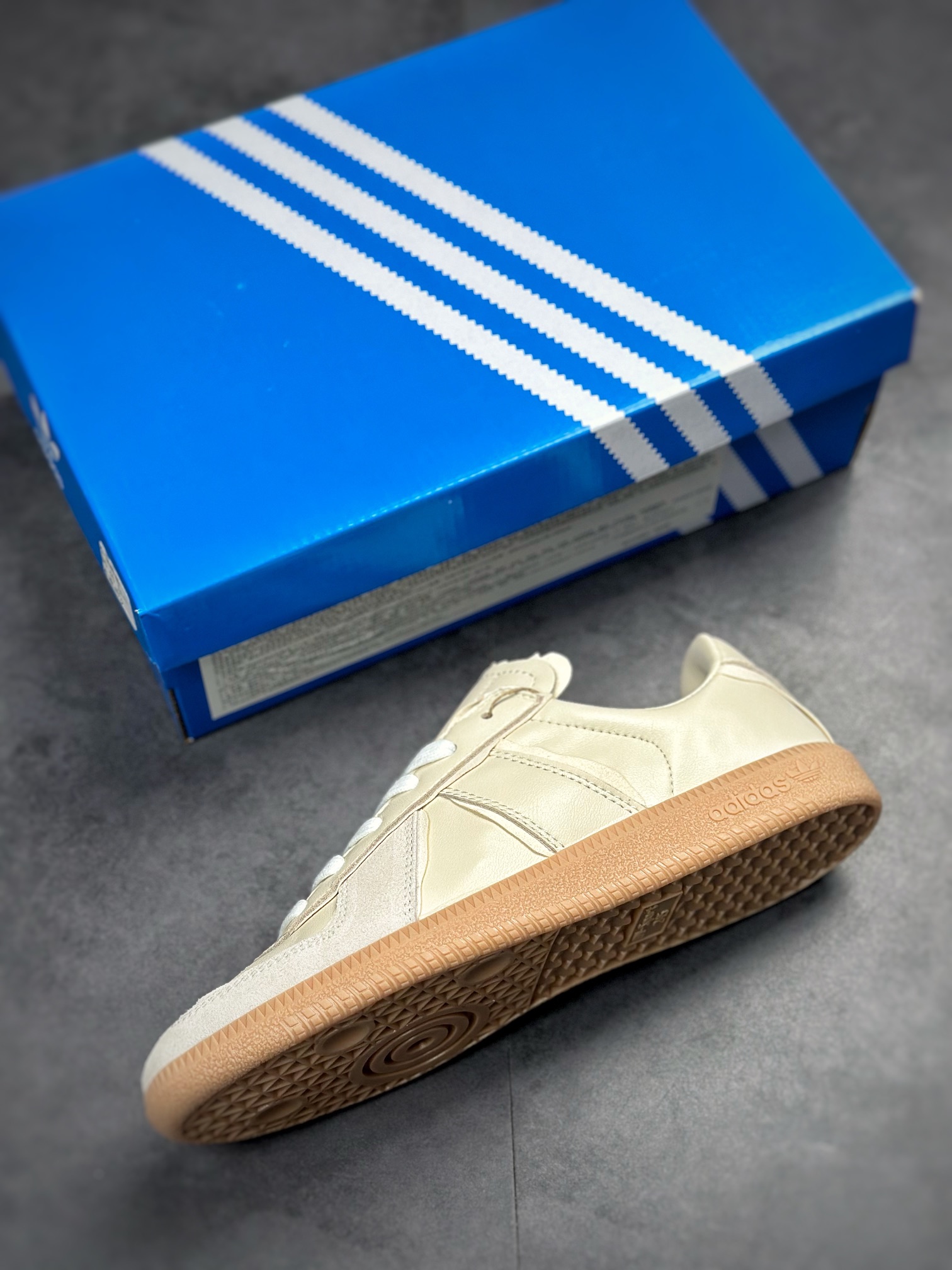 150 Adidas Originals BW Army 复古米白浅灰 三叶草德训鞋HQ8511