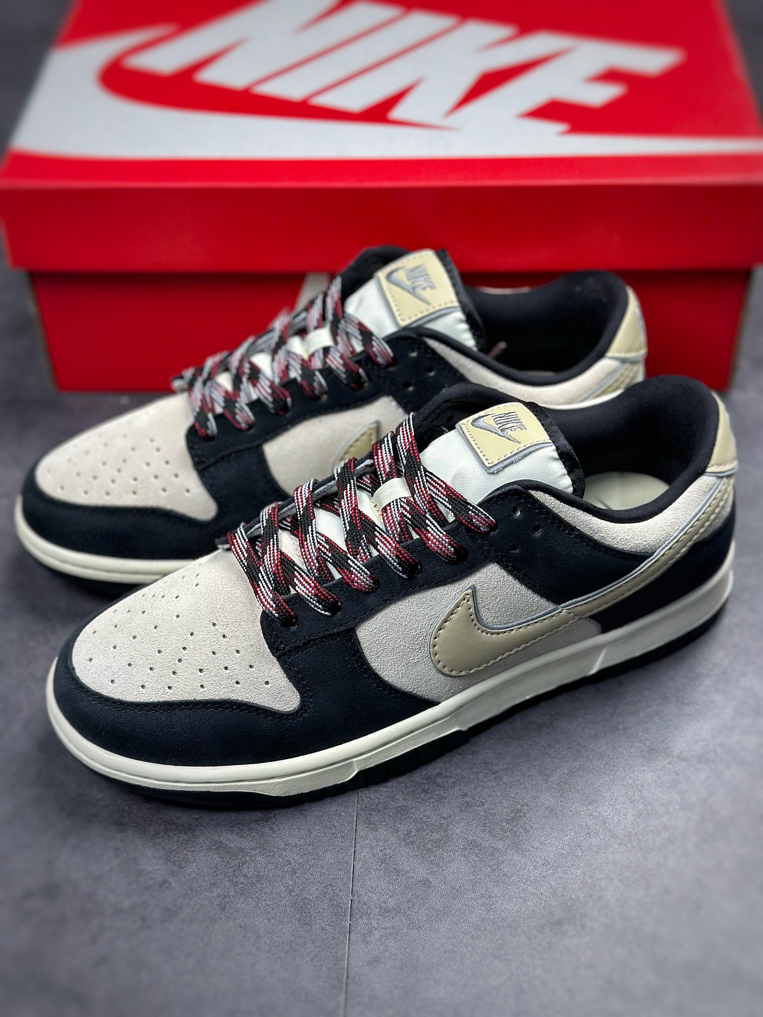 280 Nike SB Dunk Low 麂皮灰黑 DV3054-001