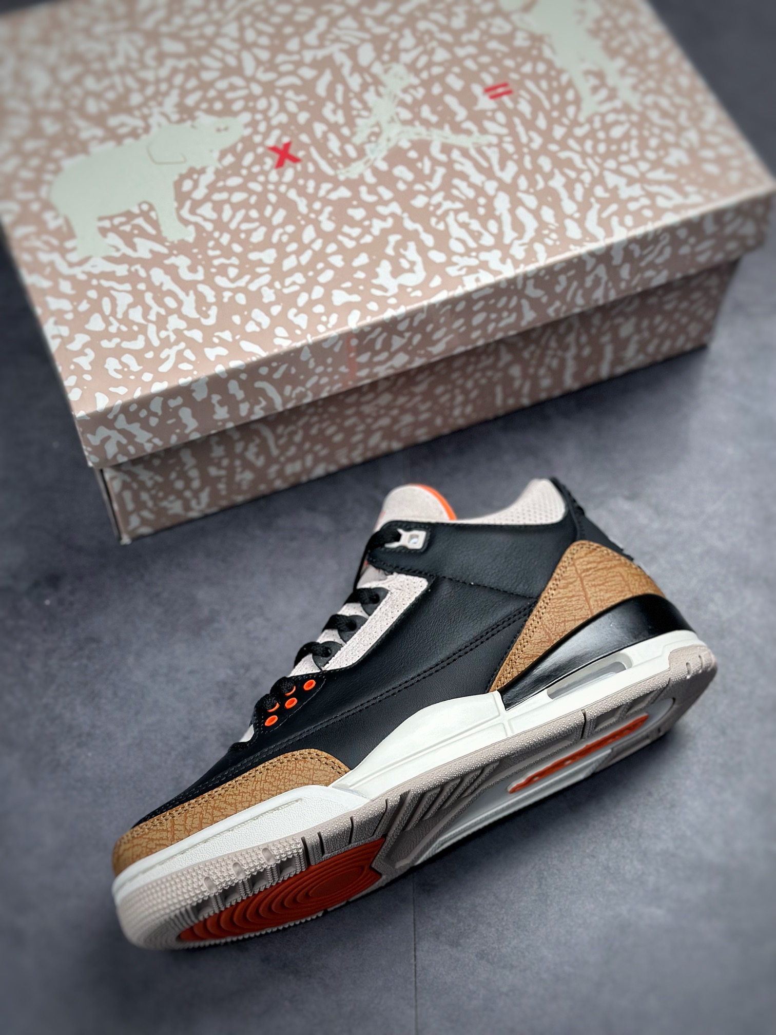 300 Air Jordan 3 Retro "Desert Cement" 黑水泥象皮爆裂纹CT8532-008