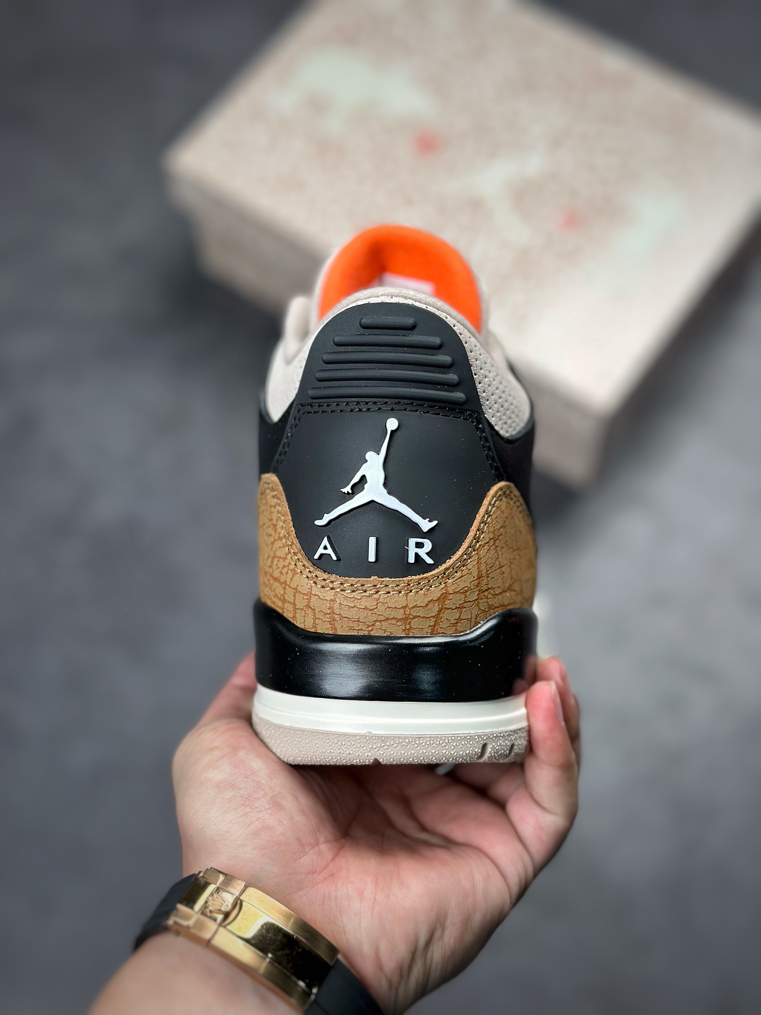 300 Air Jordan 3 Retro "Desert Cement" 黑水泥象皮爆裂纹CT8532-008