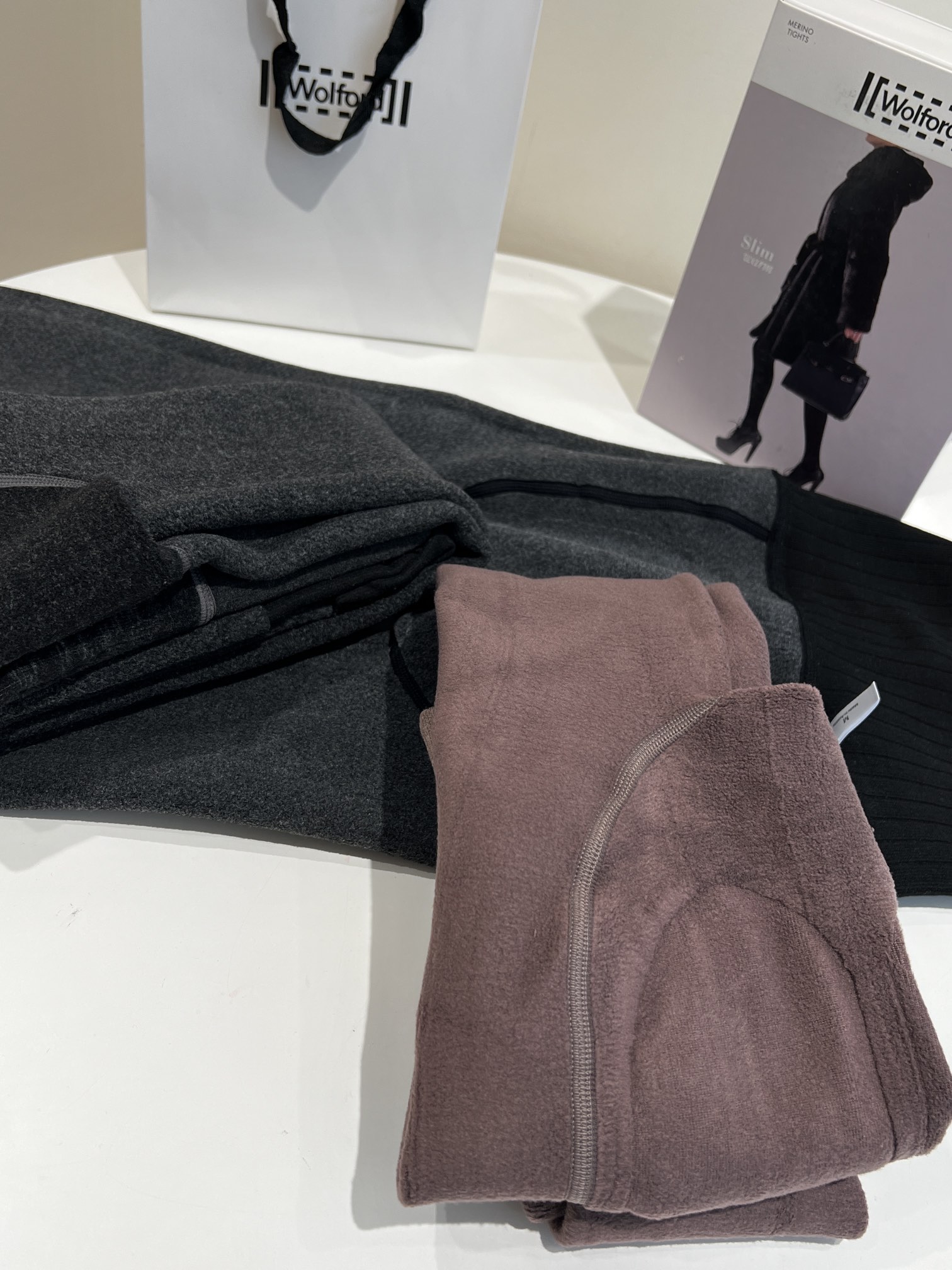 Crafted from heavyweight 385g lamb fleece, these slimming leggings provi - Comprehensive 6