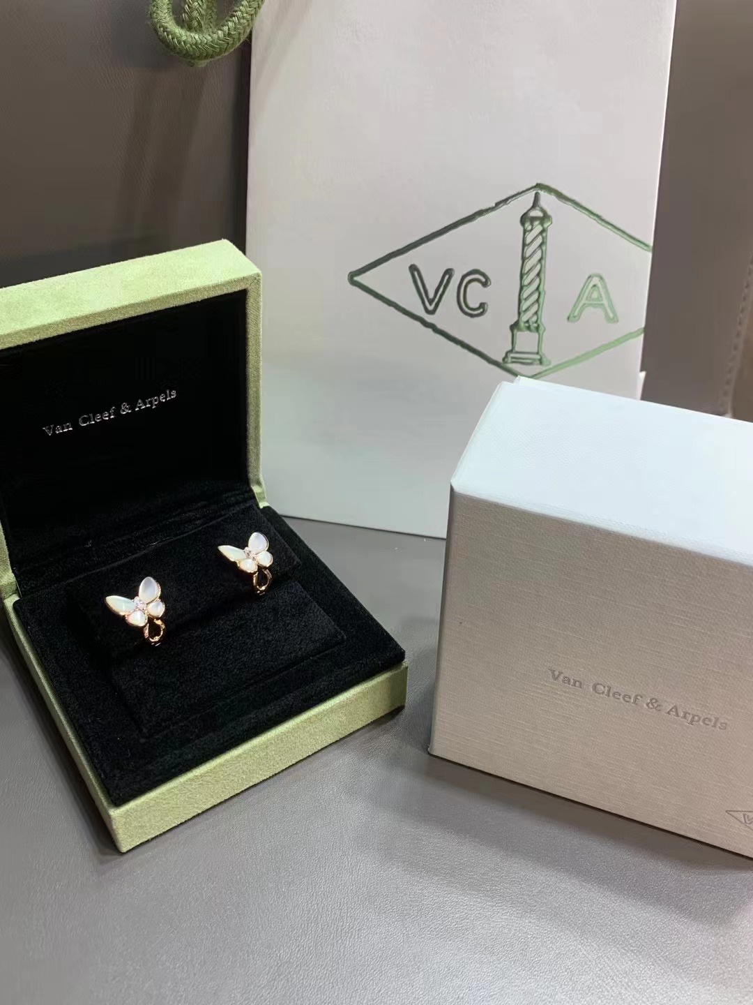Van Cleef & Arpels vca 蝴蝶耳钉 深海蝶贝 泛彩光一级棒
