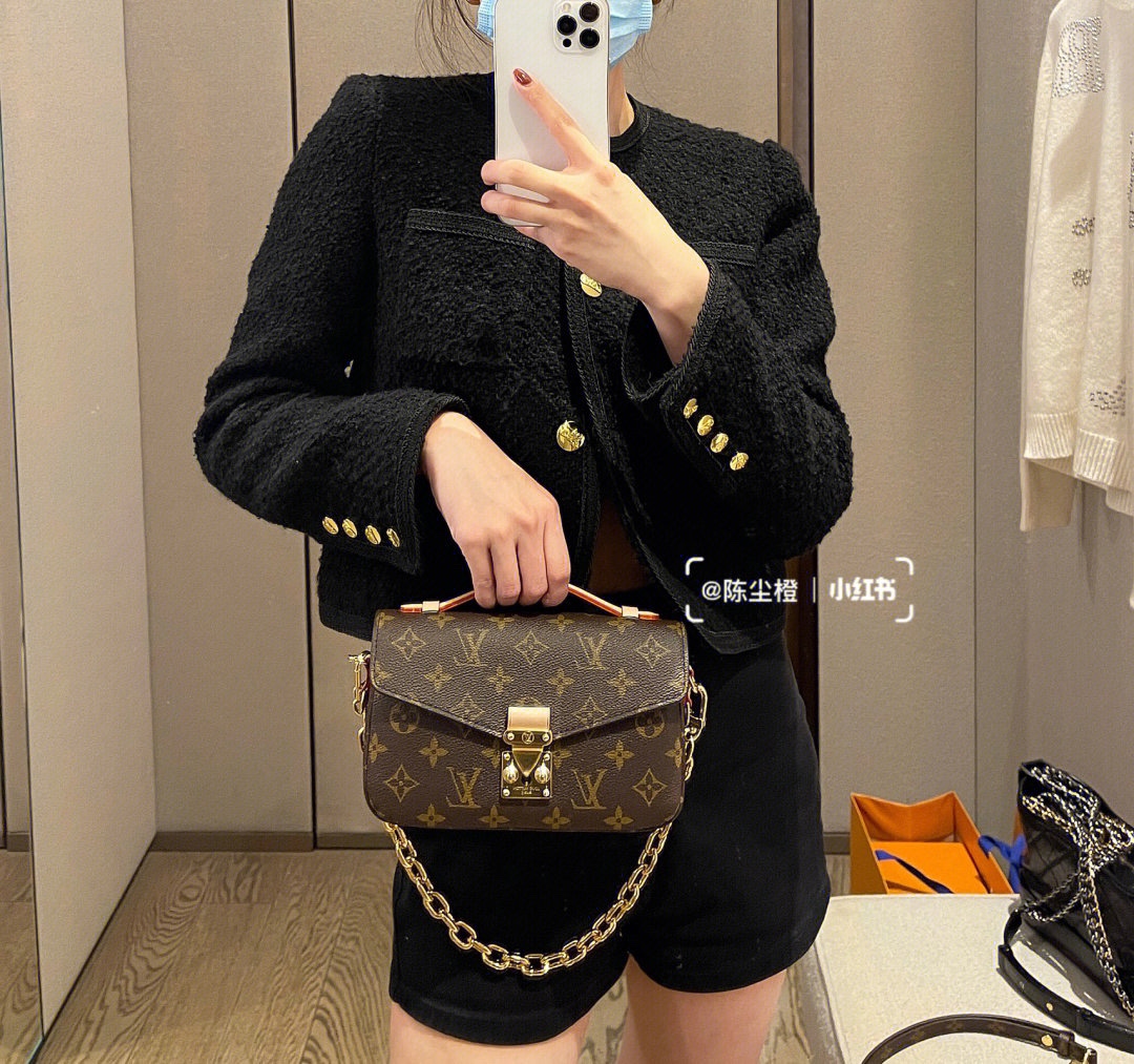 𝐌𝐢𝐧𝐢 small messenger bag, you'll fall in love once you wear it